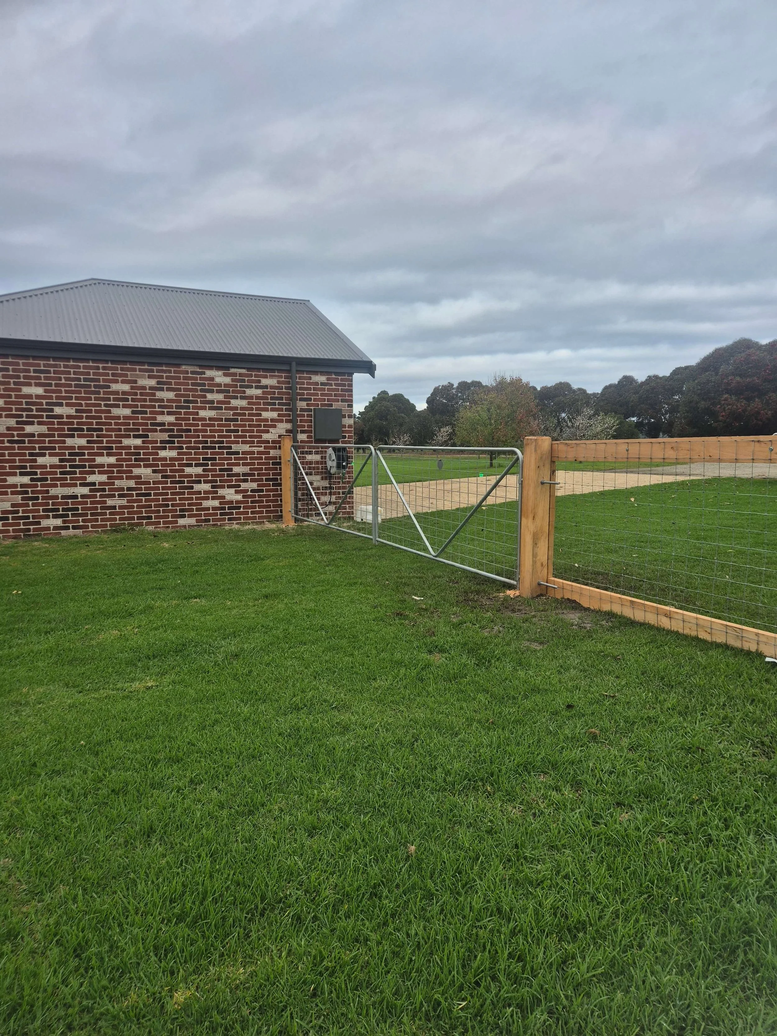 Tidelock_Fencing_Post_Rail_Residential_Fencing.jpg