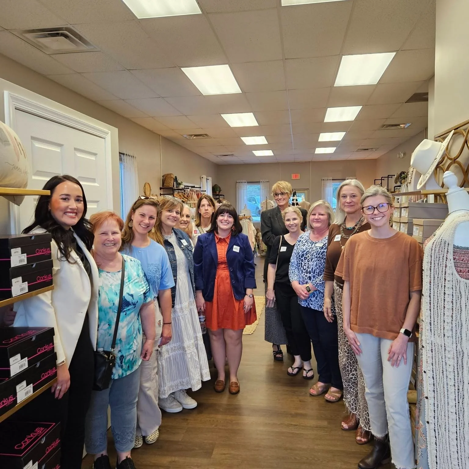Walking into a room of strangers is a lot easier when that room runs on trust.

Yesterday, I went to my first FemMingle with @femcityroa at @moda_bella_boutiqueva. I met a ton of women who genuinely support each other, and the trust and care between 