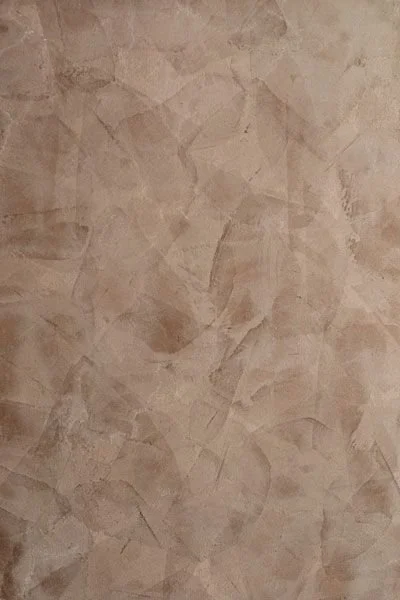 Superficie di parete con finitura in gres porcellanato effetto marmo beige