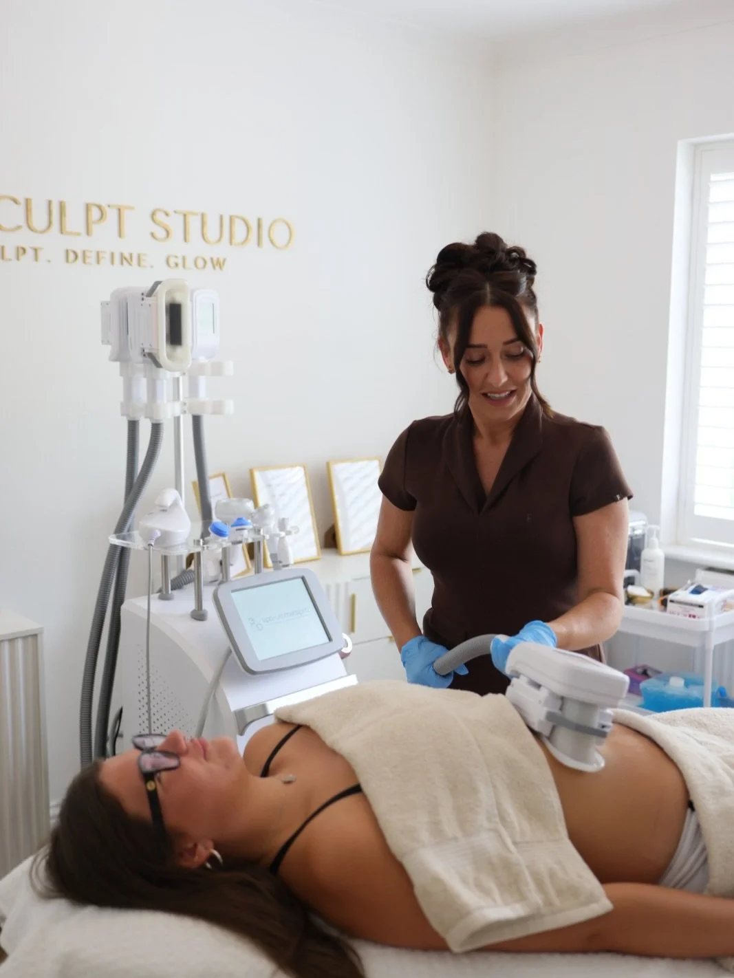 Freeze the fat, reveal your shape ❄️

Fat freezing targets stubborn pockets of fat that can be difficult to shift through diet and exercise alone. The treated fat cells are gradually eliminated by your body, with results developing over 8&ndash;12 we