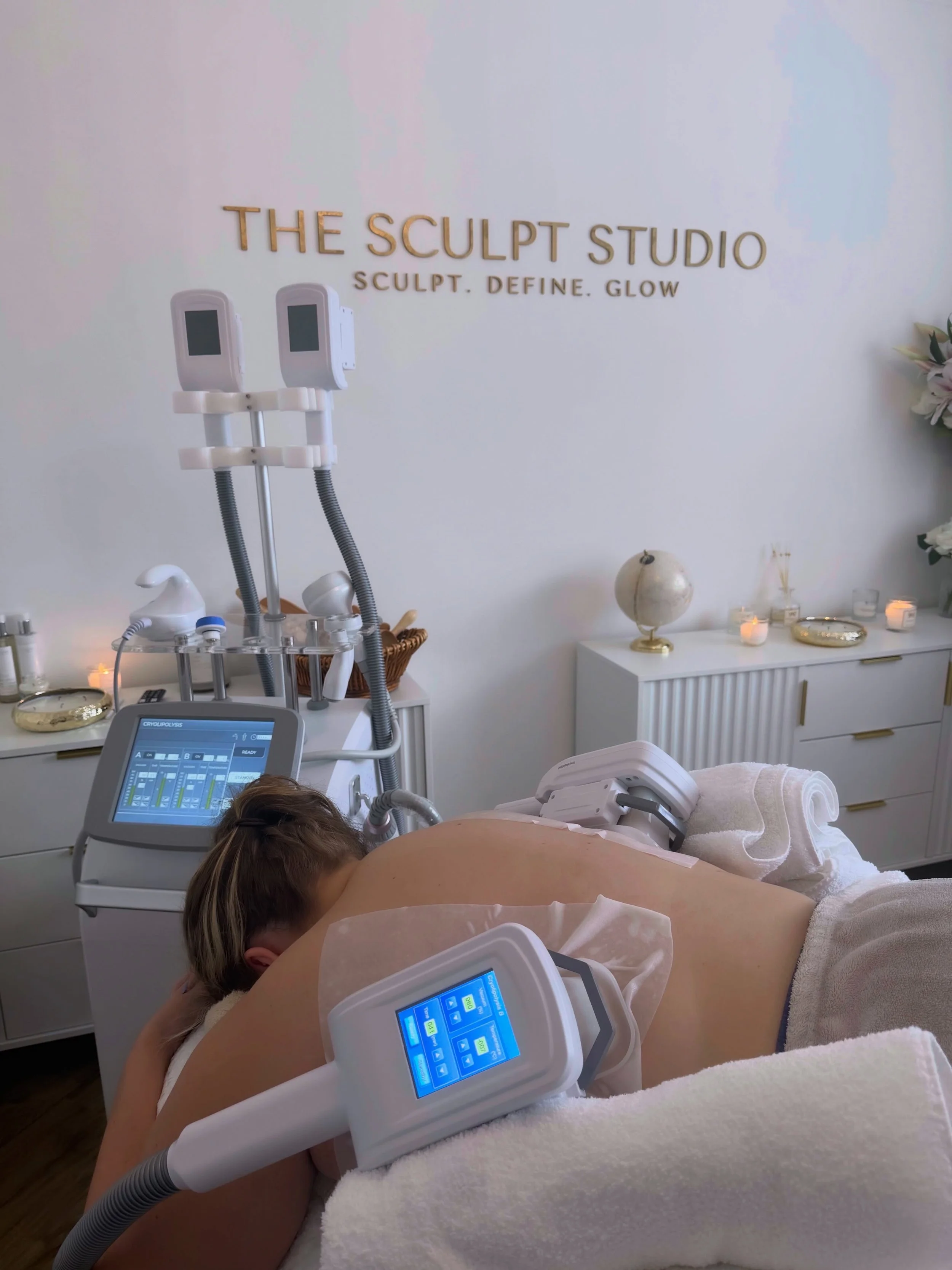 Back fat freezing in progress ❄️✨

Targeting those stubborn pockets around the back and bra line 🤍 Stay tuned for her results!

Curious? DM me &ldquo;FREEZE&rdquo; to find out more 💌
📍Hartley, Kent

#fatfreezing #cryolipolysis #bodycontouring #bod