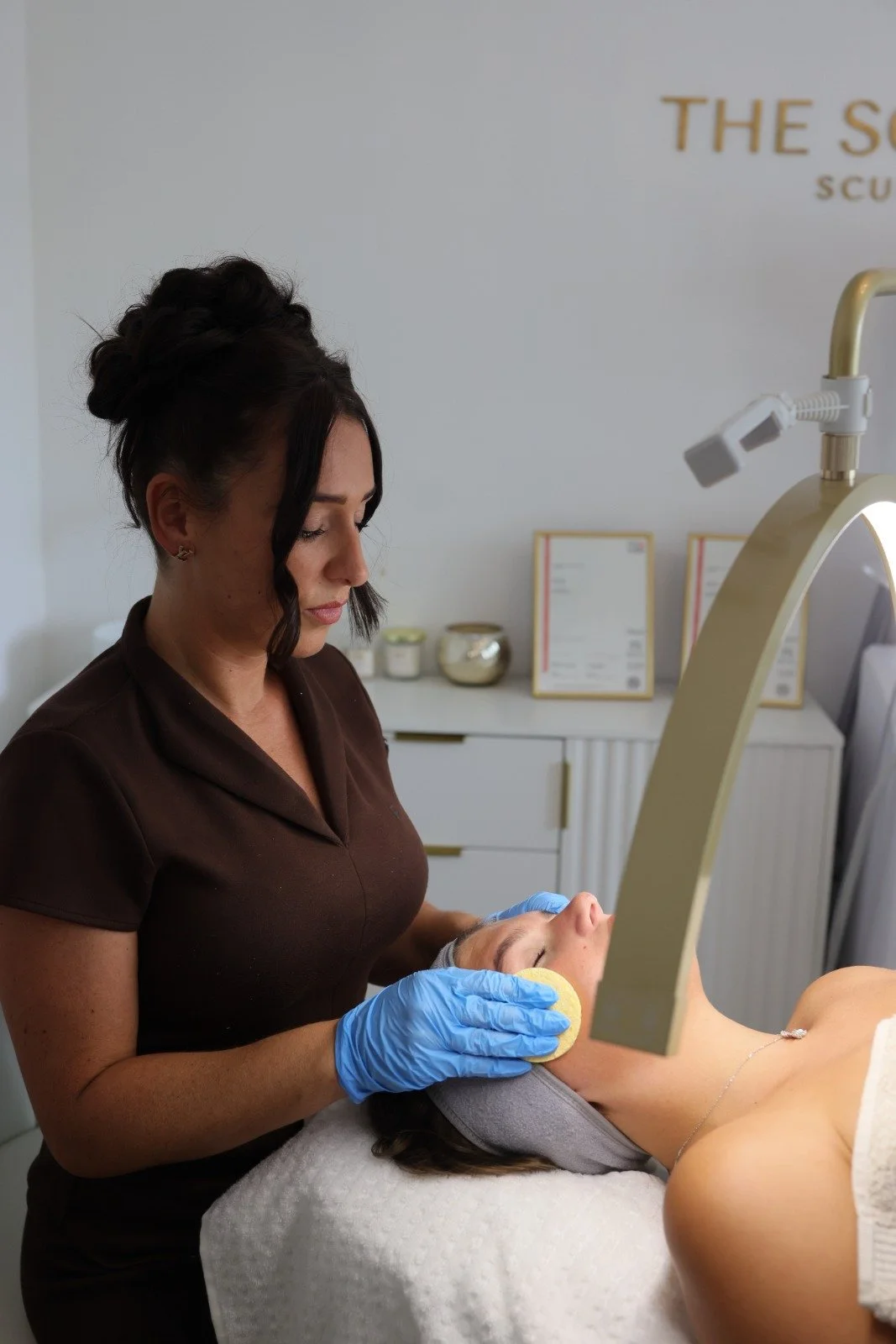 Ellie performing a non-surgical body contouring treatment at The Sculpt Studio