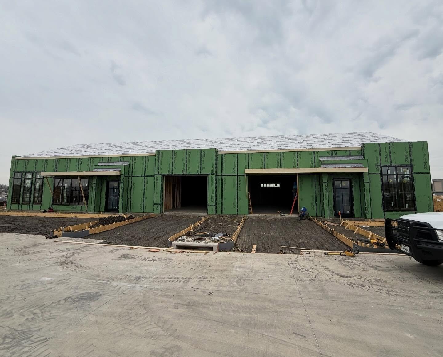 Now leasing in Wylie! New commercial lease spaces are currently under construction and are designed for flexibility, visibility, and long-term growth.

📍 Wylie, TX 
Build: MLD Custom Homes
Design: @elmresidential