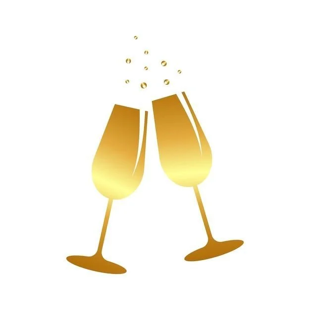 Zwei Sektgläser stoßen an, mit Sekt und Bläschen