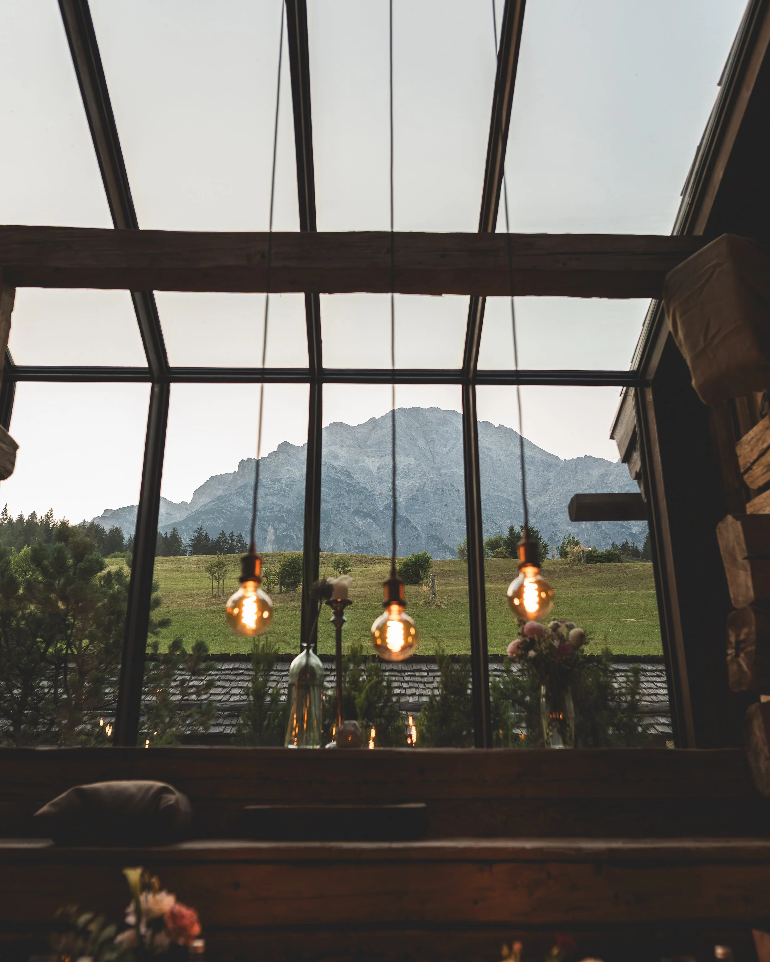Hochzeitslocation mit Blick auf Berge