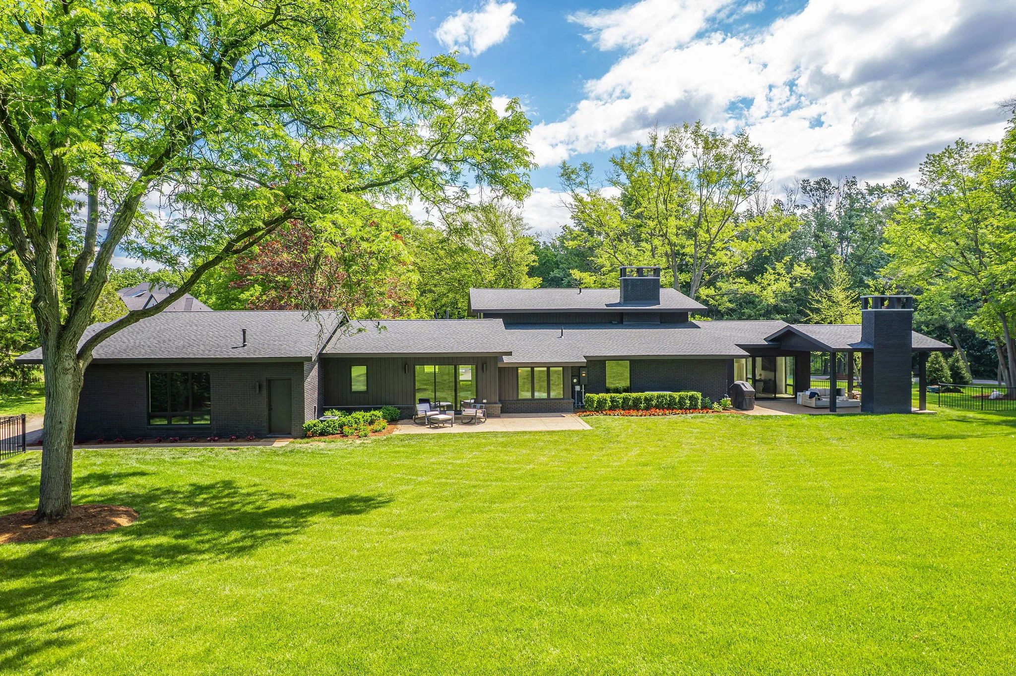 4340CharingCrossRd-2.jpg