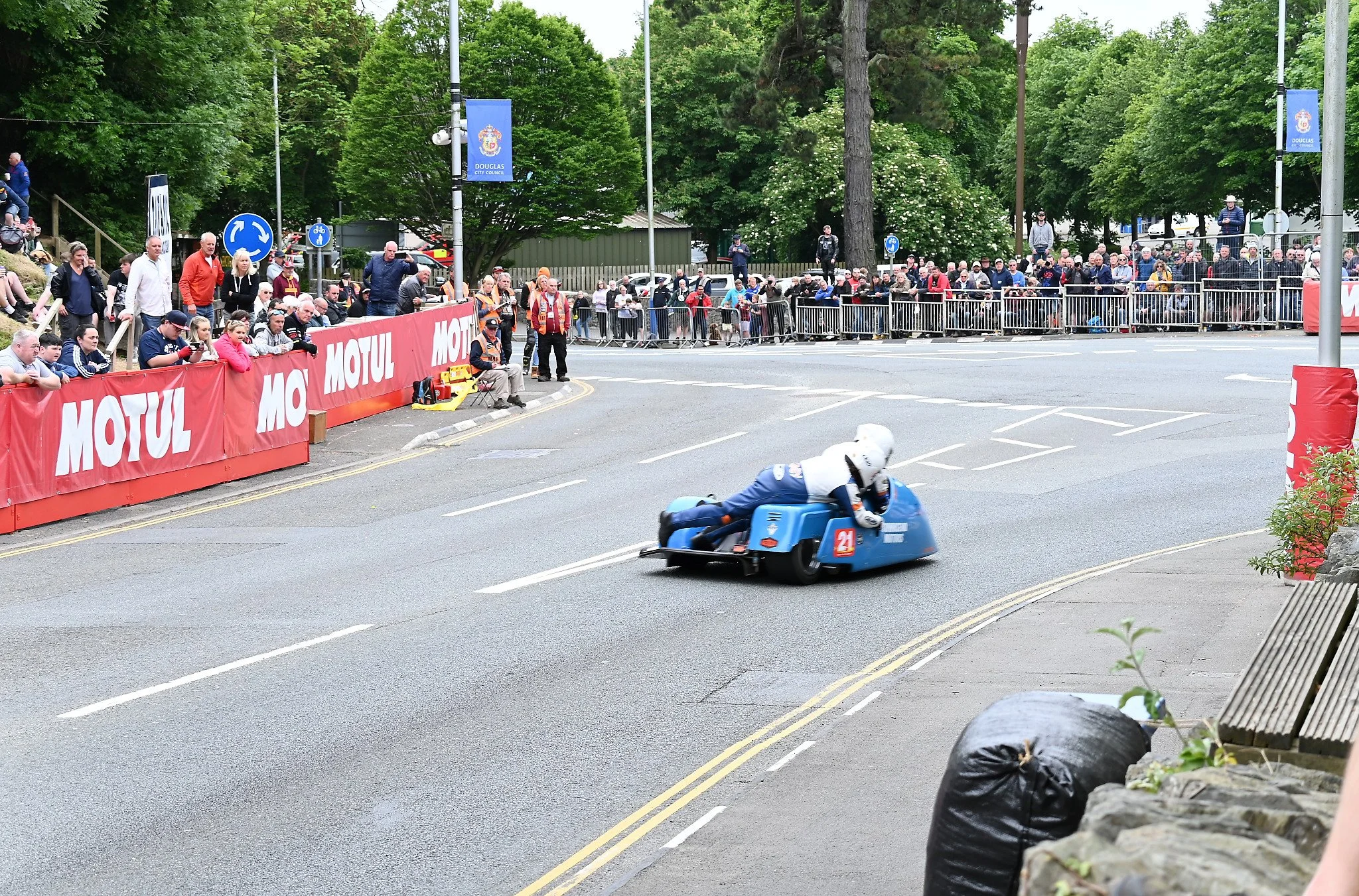 #21 Andy King / Andrew Sigsworth - 600 Lumley Ireson Honda - Townsend Motors racing make the right turn onto Peel Road. Photo taken at Quarterbridge Road.