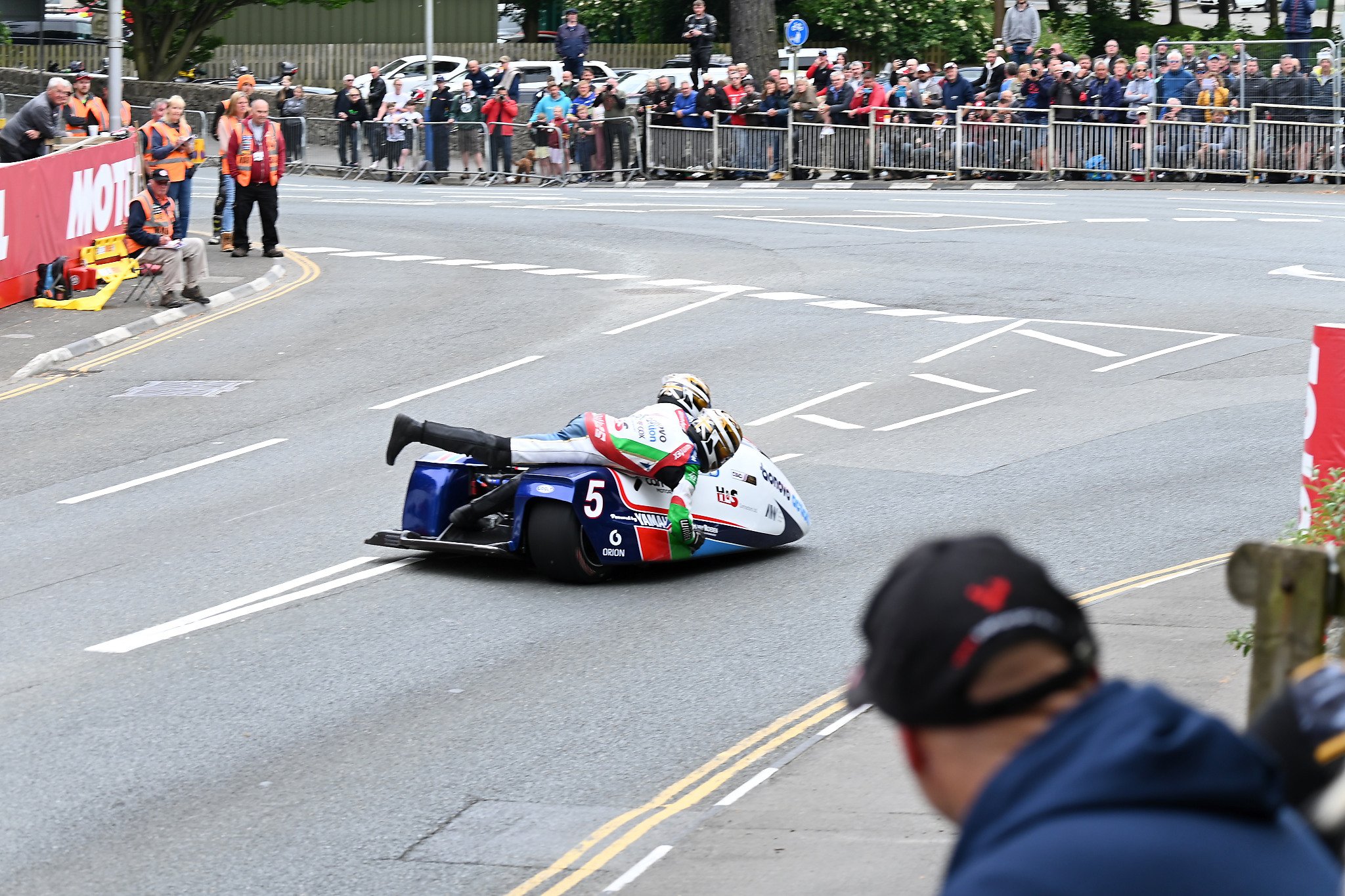 #5 Tim Reeves / Mark Wilkes - 600 LCR Yamaha - Bonovo Action Racing/Carl Cox Motorsport slow down as the make the right turn onto Peel road. The passenger is leaning across the car to maintain the balance and keep all three wheels on the ground. Phot