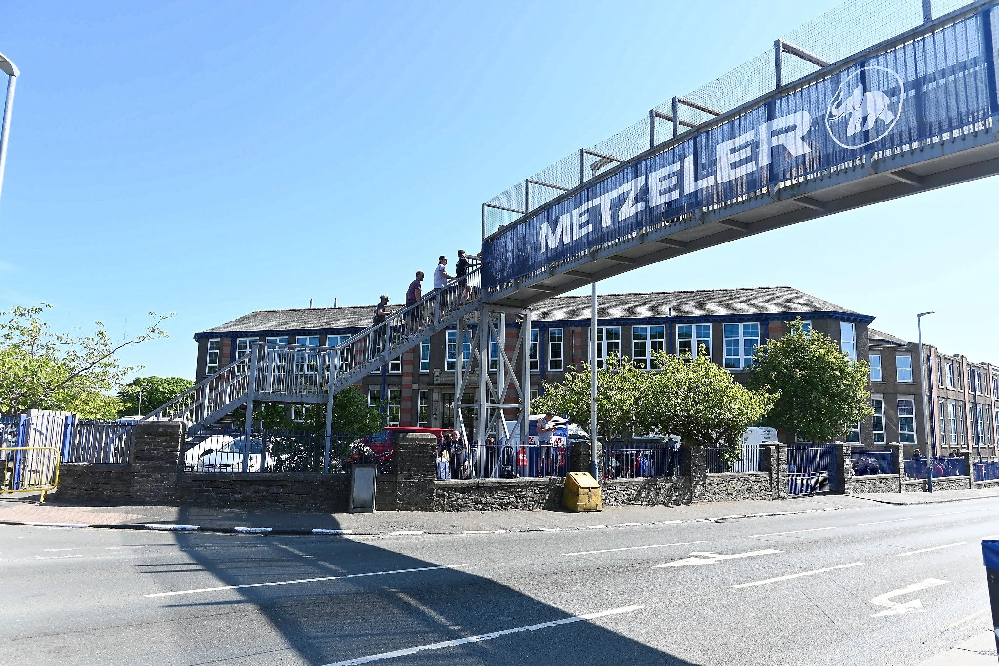 The top of Bray Hill, with the famous foot bridge right before the start of the the 3Wheeling.Media Sidecar TT Race 1.  St Ninians High School in the background. 