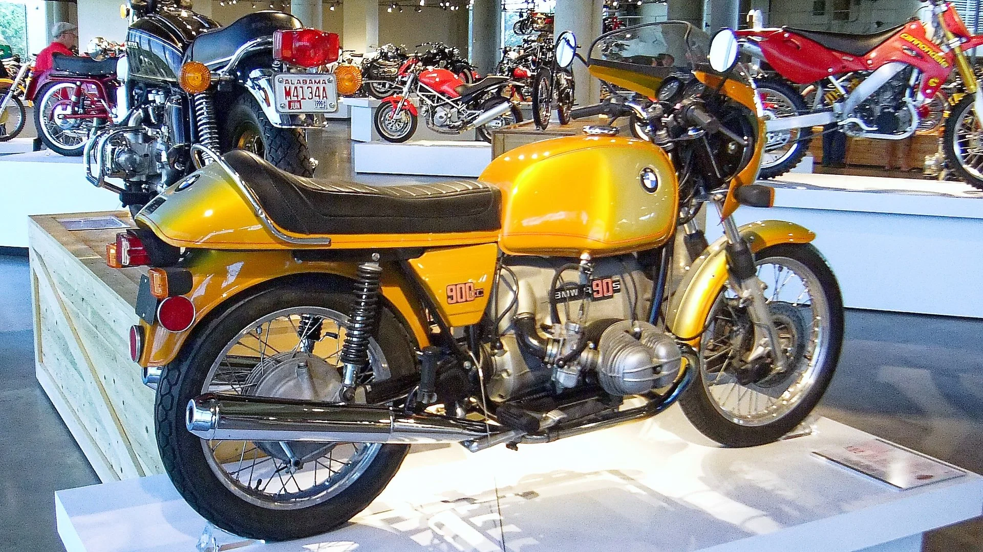 1976 BMW R90S.