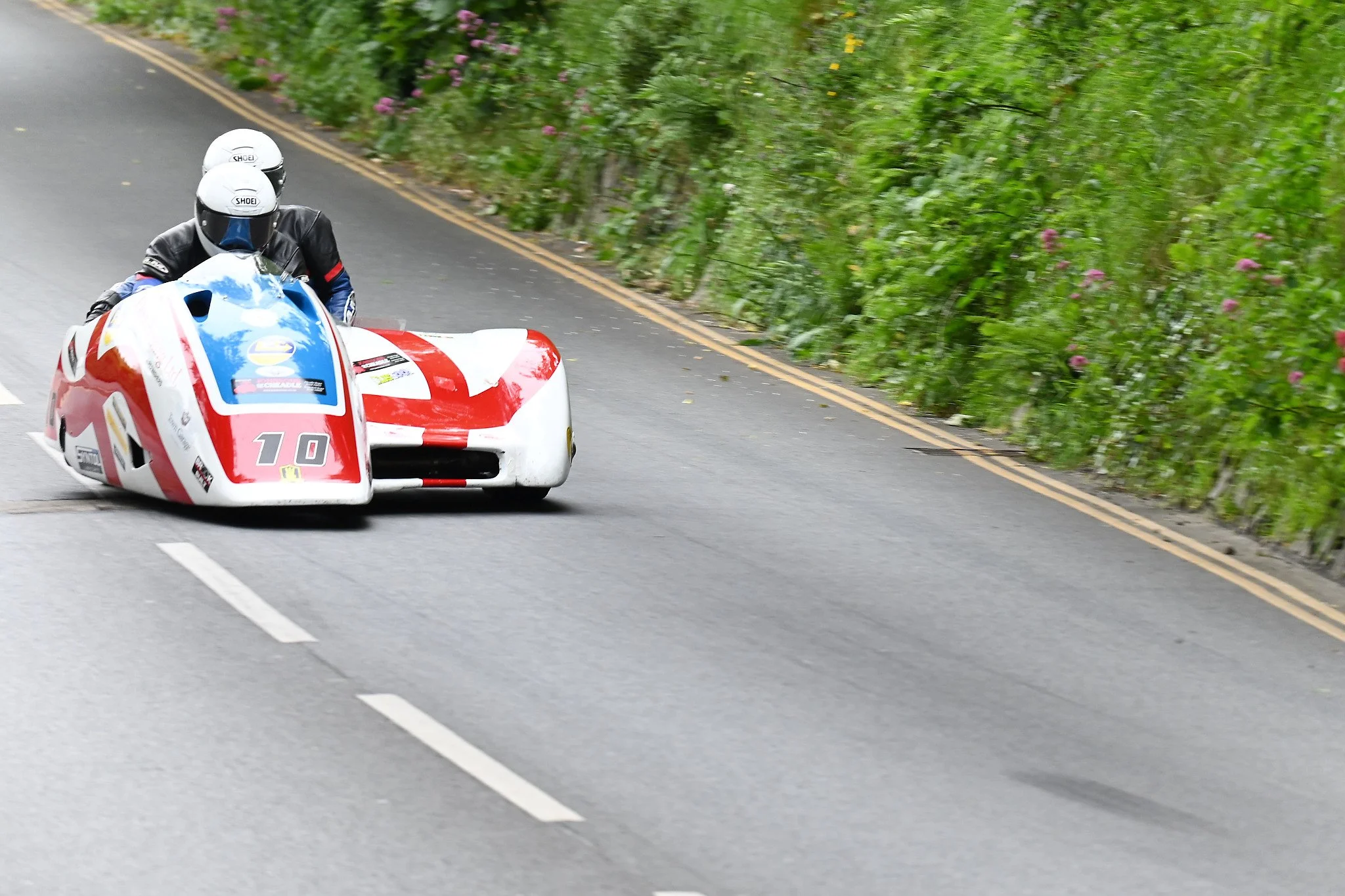 #10 Conrad Harrison / Andrew Winkle - 600 Ireson Yamaha - Town Garage Horsforth racing slow down as they approach the right turn to enter Peel Road. Photo taken at Quarterbridge Road.