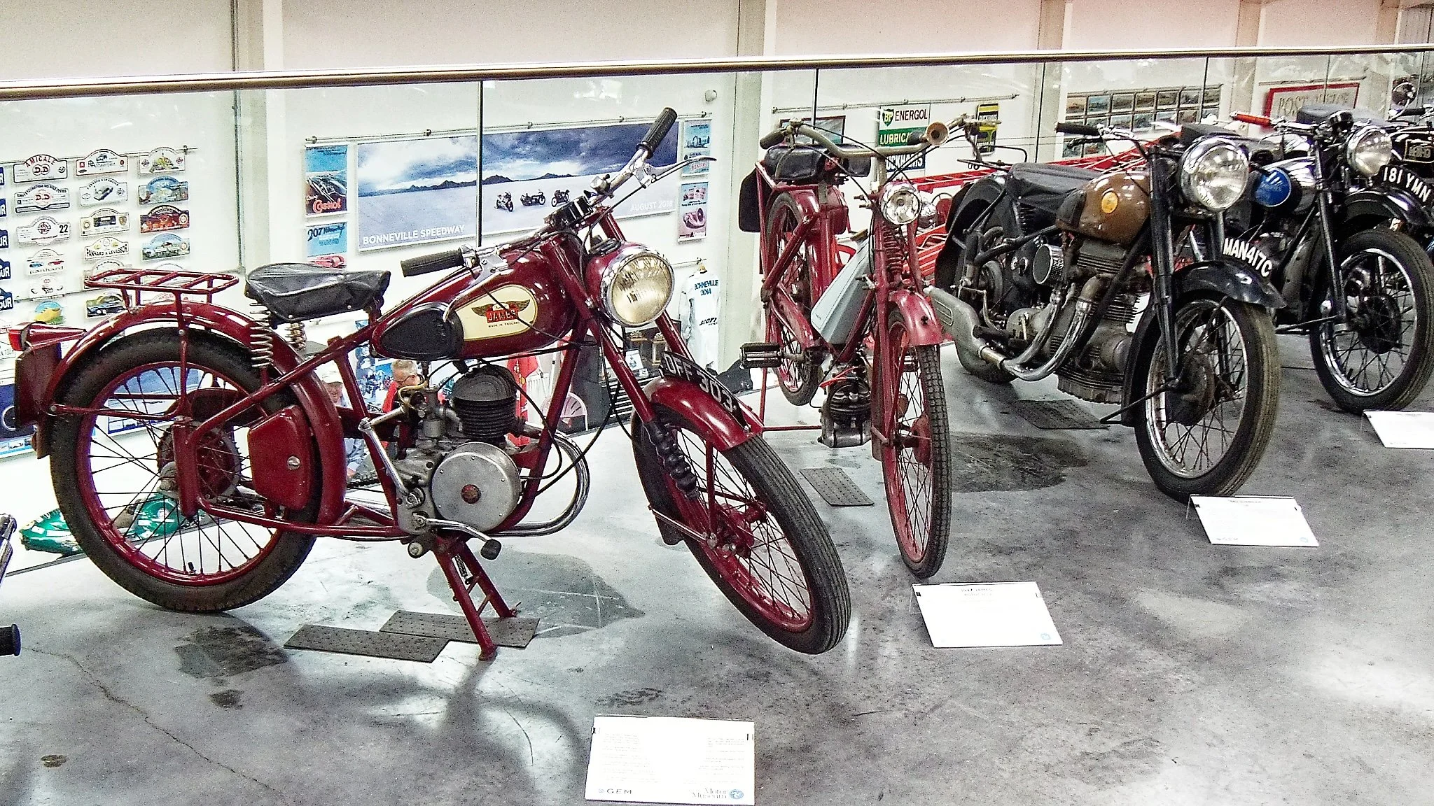 James Comet (L) next to a 1949 James Autocycle (R). Started out as James Cycle Co., Birmingham 1880 to build Penny Farthing bicycles. Produced motorcycles from 1902 to 1966. 