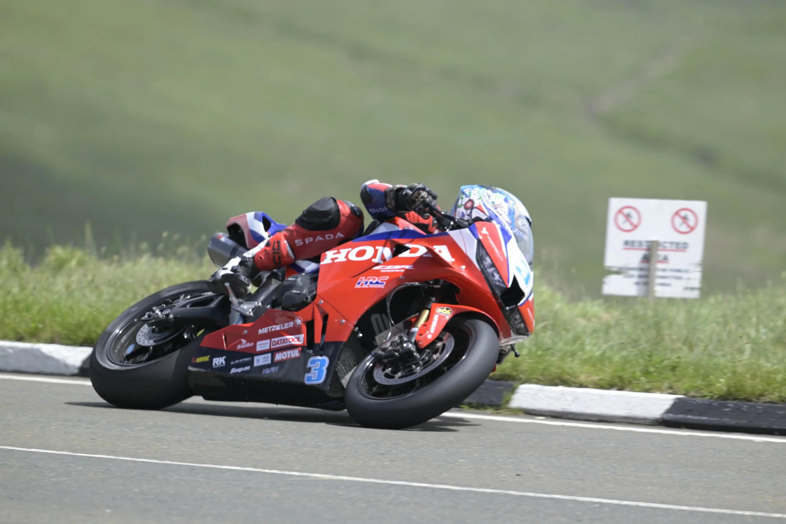 Monster Energy Supersport TT Race 2. #3 Dean Harrison - Honda CBR600RR - Honda Racing. Photo taken at Bungalow. 