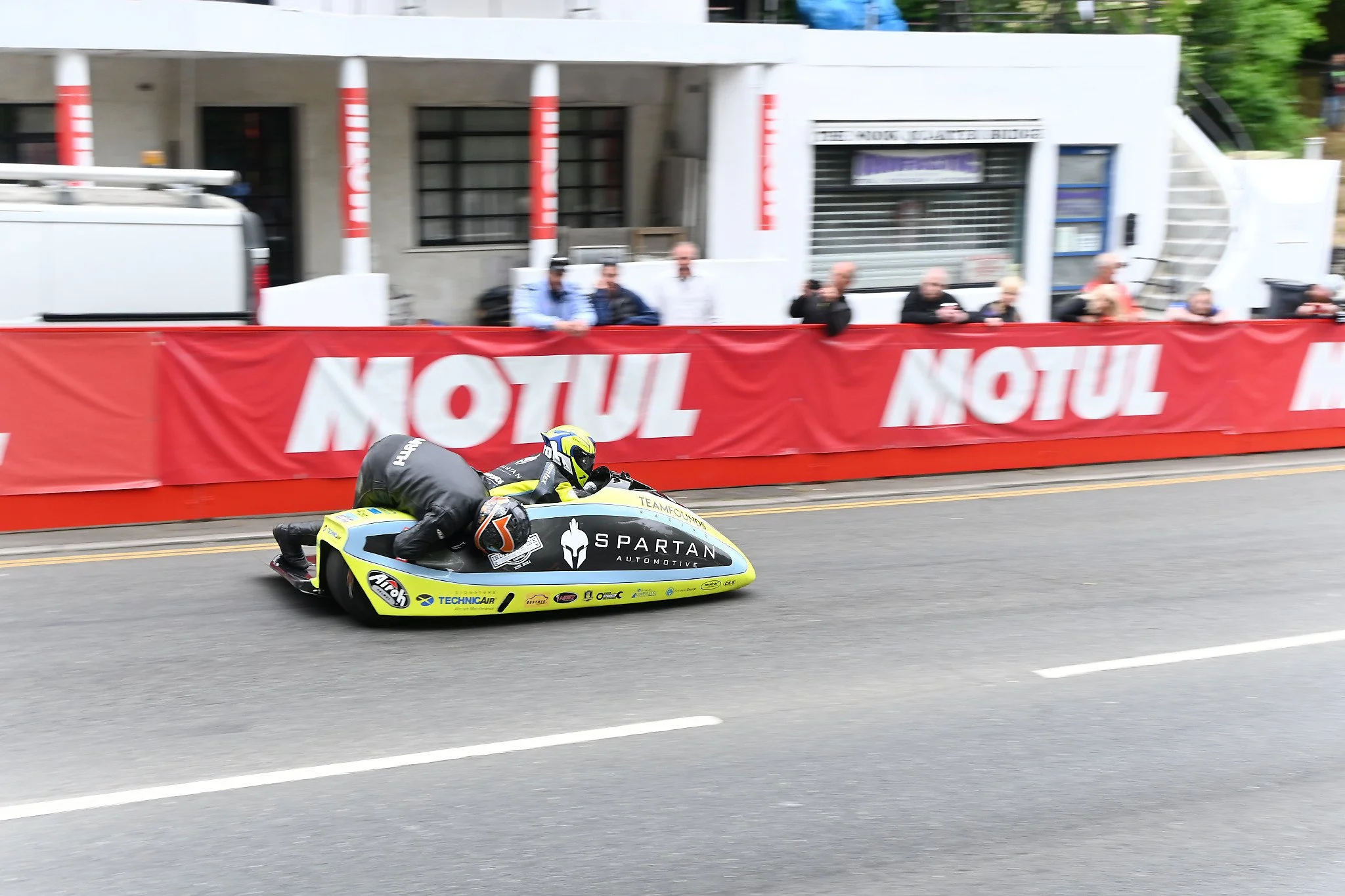 #7 Alan Founds / Jake Lowther - 600 LCR Yamaha - Spartan Automotive/Indelible Ink Tattoo racing.  Passenger Jake Lowther leans out far over the rear of the sidecar as driver Alan sets up his turn onto Peel Road. Photo taken at Quarterbridge Road.