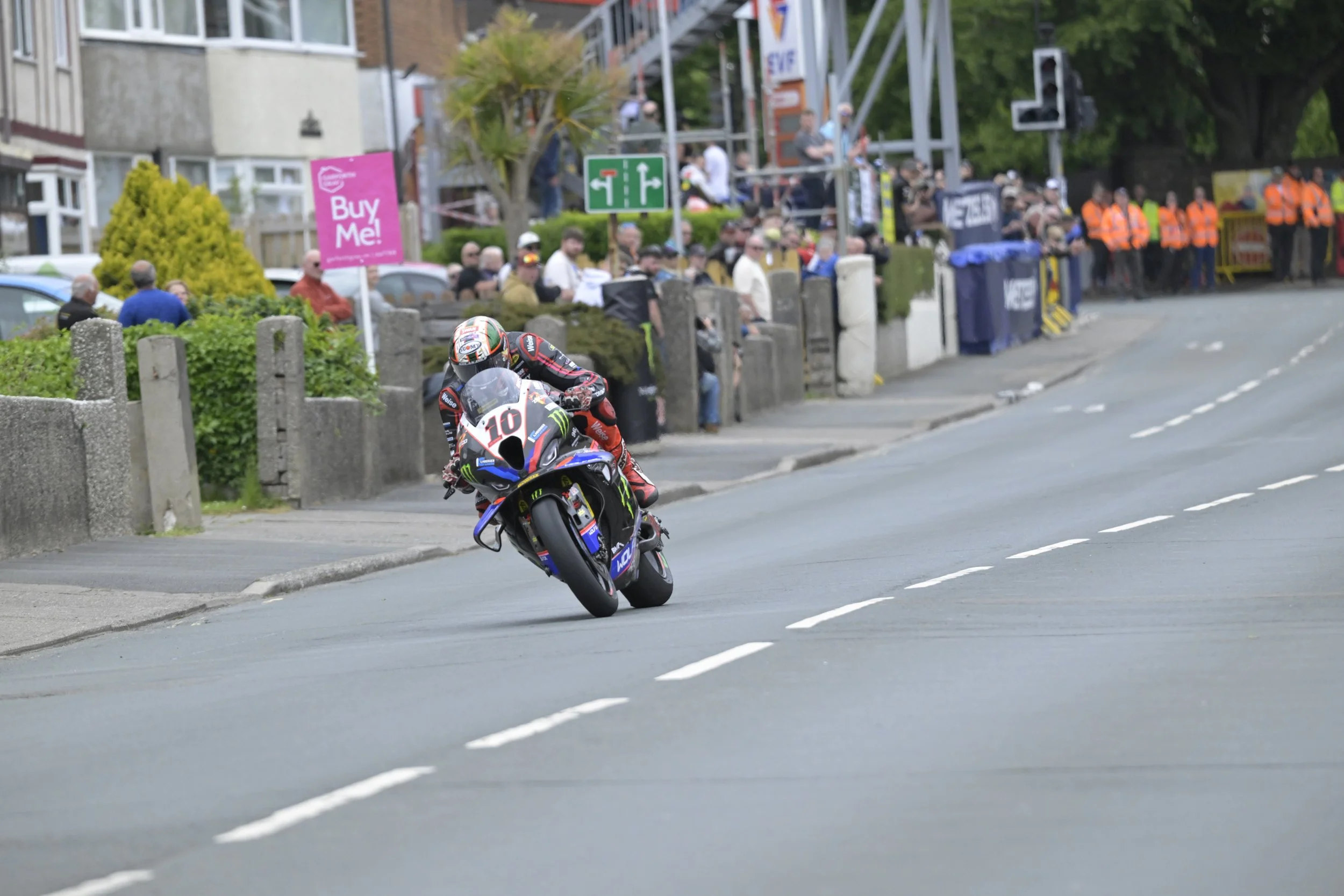RST Superbike TT. #10 Peter Hickman - BMW S1000RR Monster BMW Motorrad. Photo taken at Bray Hill.