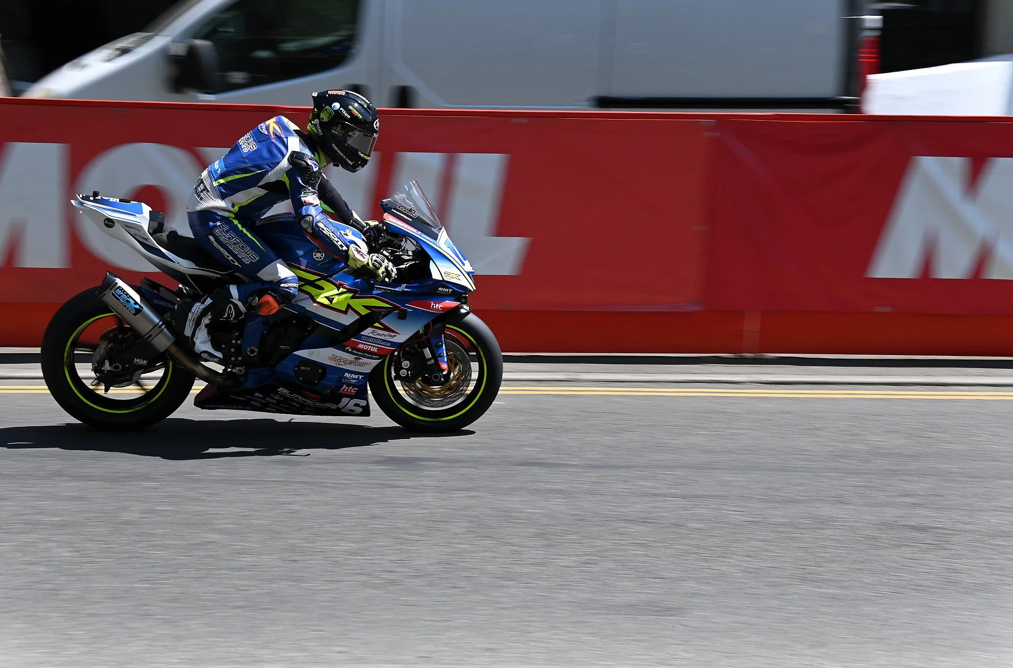 #16 Mike Browne - 600 Yamaha - Burrows Engineering/RK Racing at the bottom of Quarterbridge just before the roundabout. Photo take at Quarterbridge Road. 