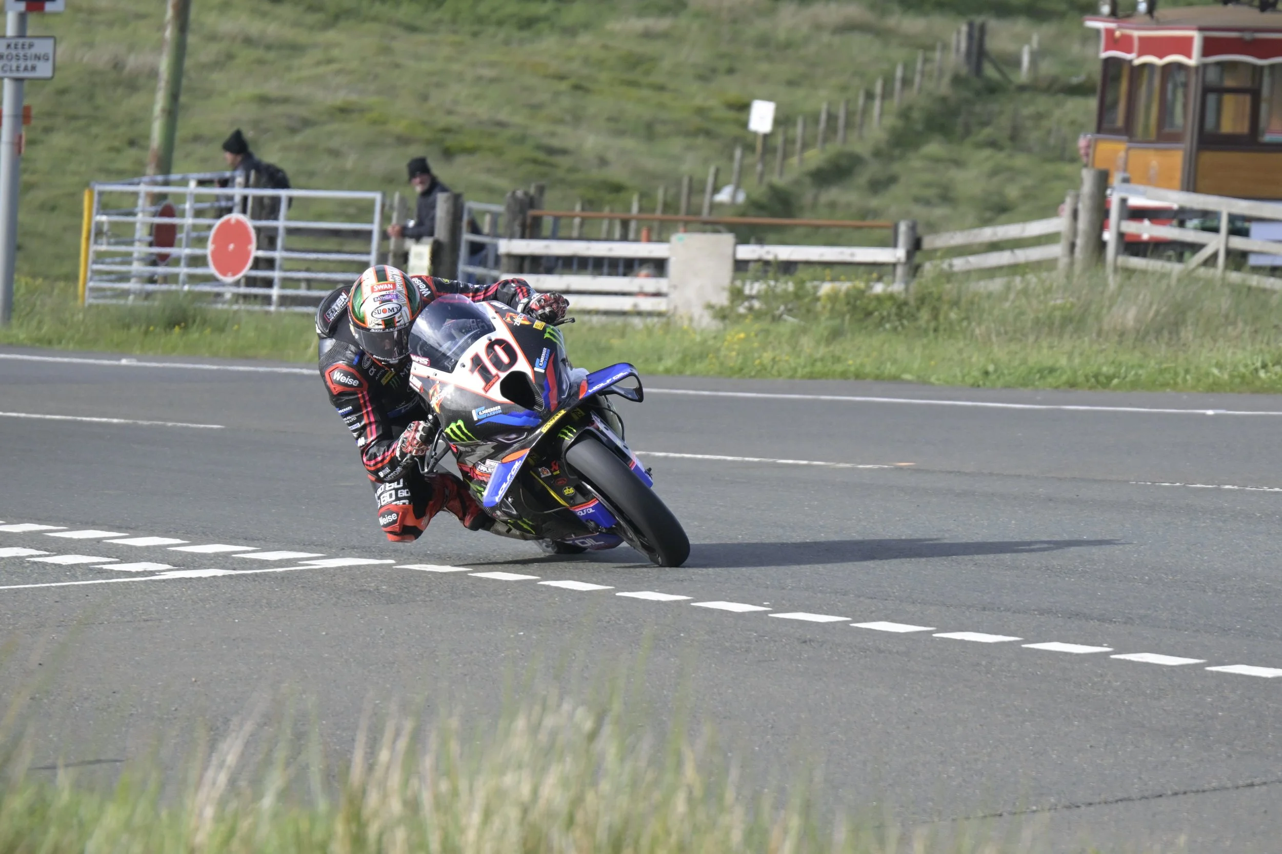 Milwaukee Senior TT. #10 Peter Hickman - BMW S1000RR - Monster BMW Motorrad. Photo taken at Bungalow. 