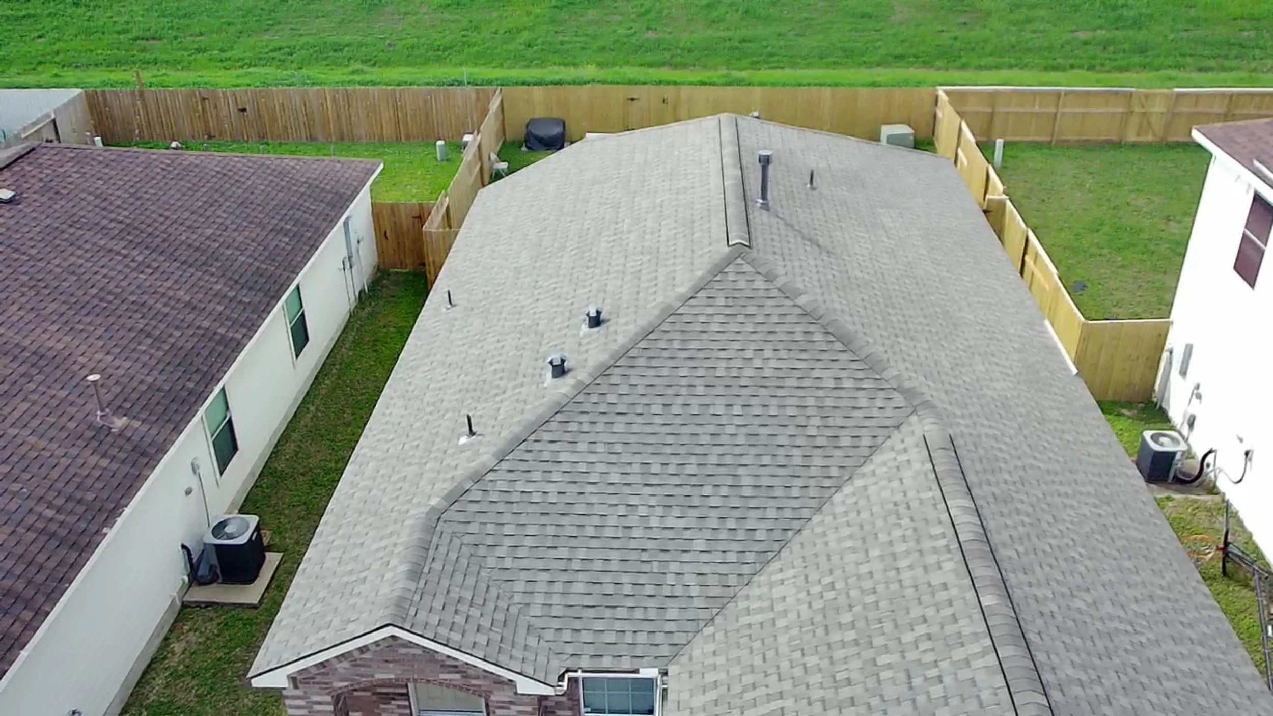 Completed TAMKO Heritage shingle roof replacement on a Houston home