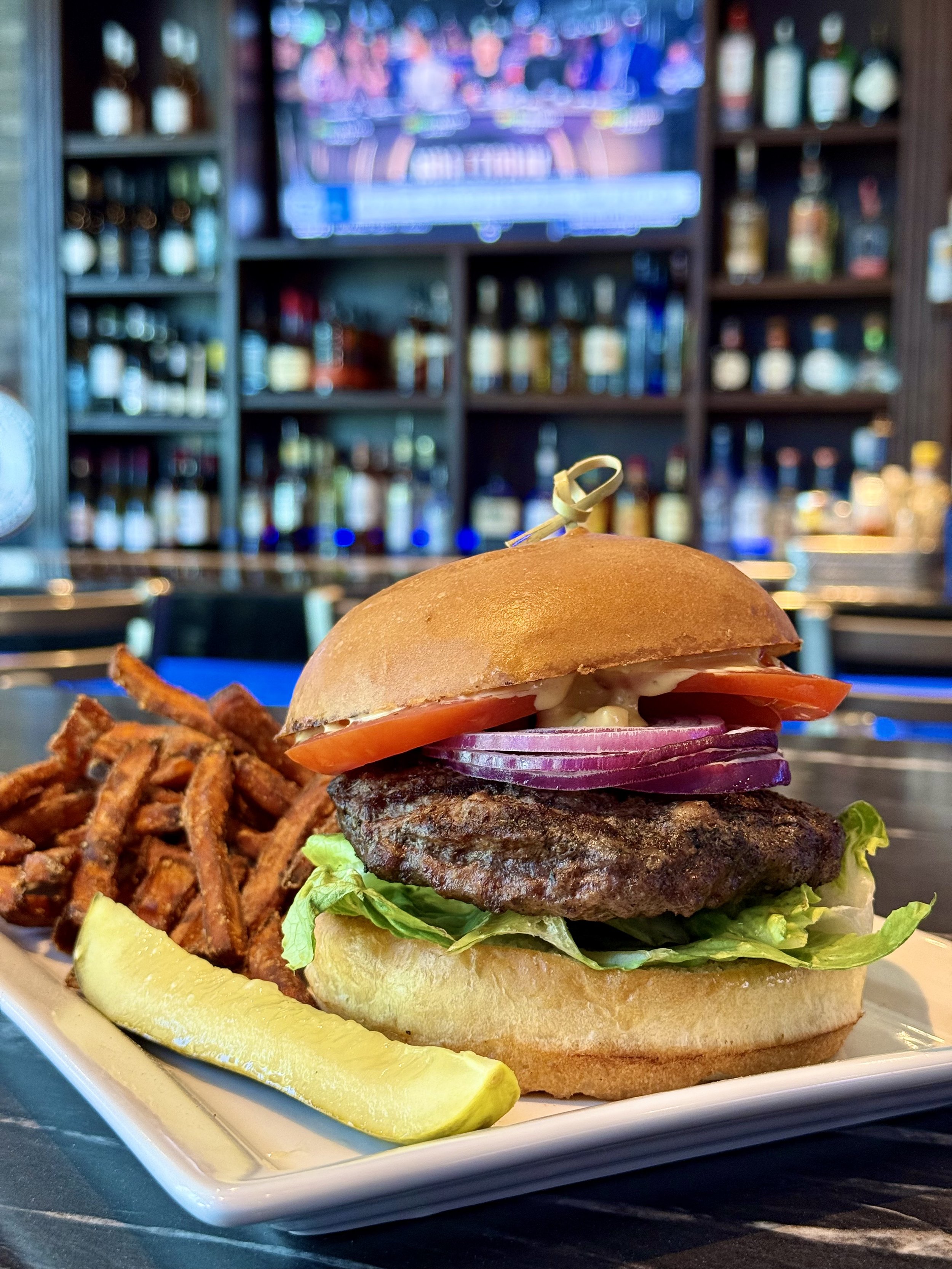 The Woods Burger
½ Ib Angus beef patty, lettuce, tomato, red onions,
Woods house sauce and a pickle spear.