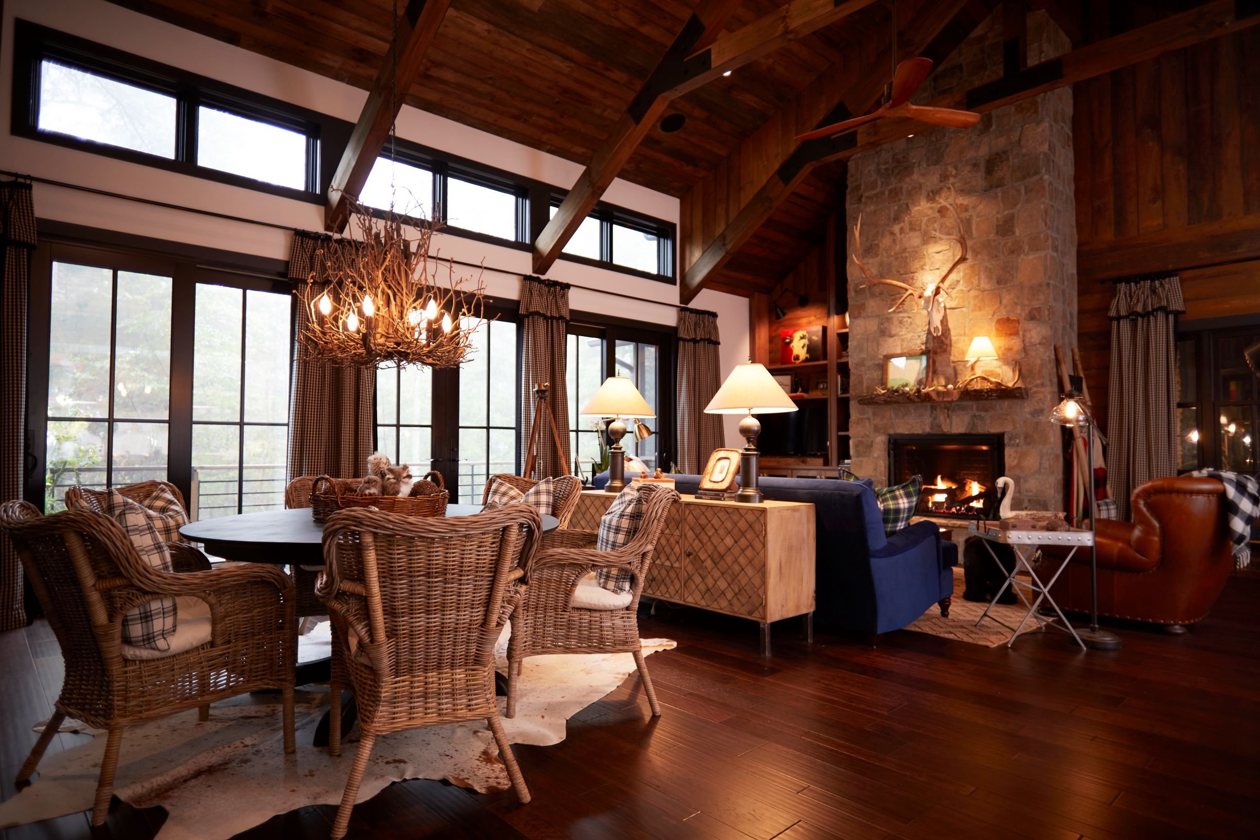 C_MountainRetreat_Dining.jpg