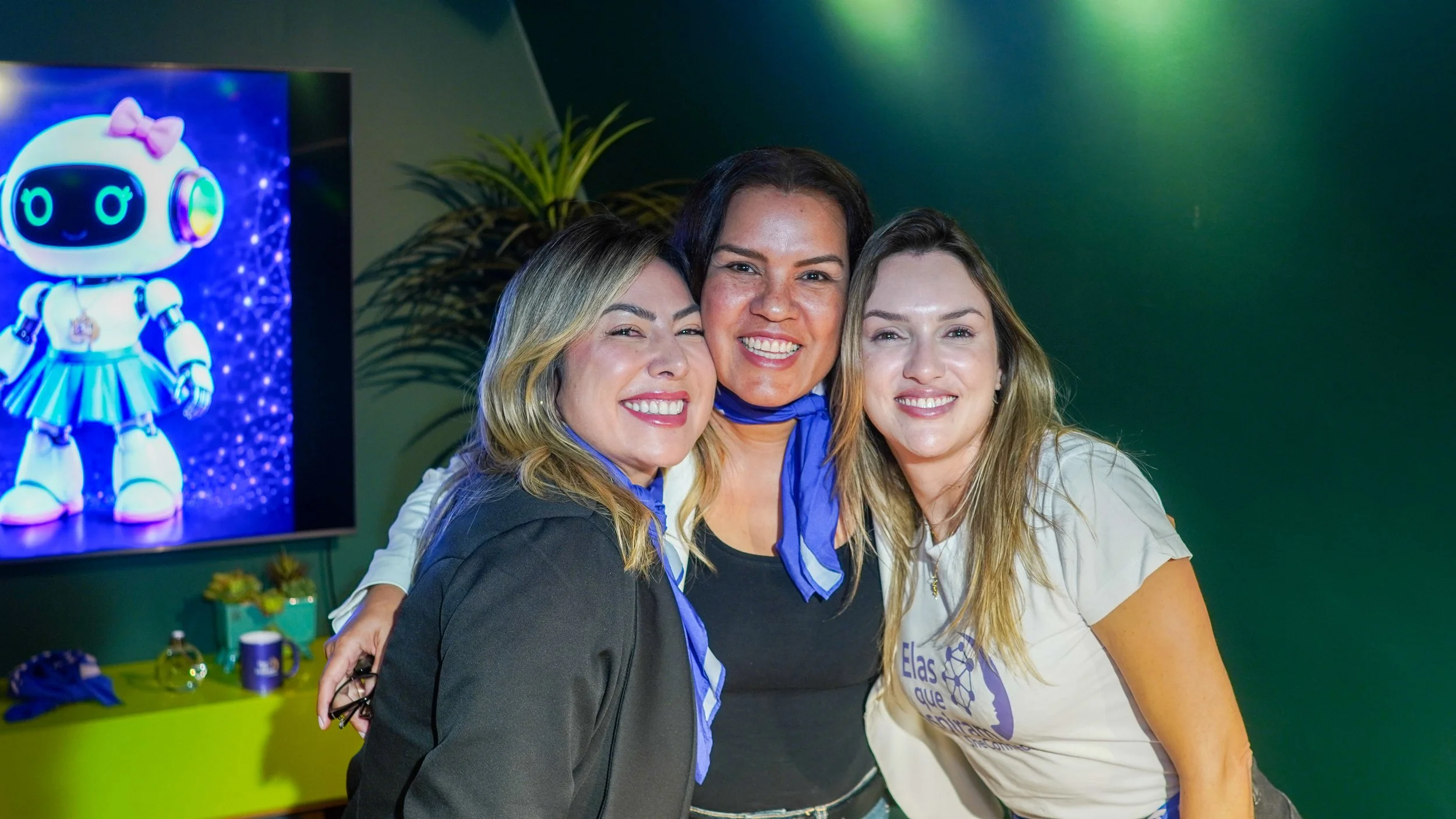 Lilian Palhares, Patricia Angelina e Ana Carolina Stumpf, na gravação de um episódio do vozes que inspiram do Sheconnects