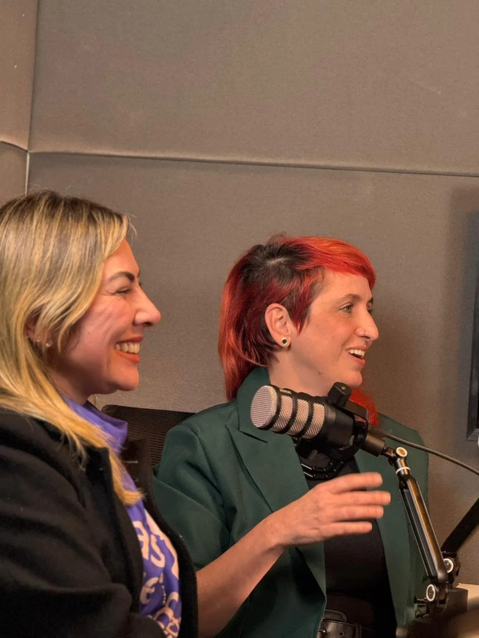 Patricia Angelina e Juliana D'Addio no podcast cyberDelas, iniciativa do SheConnects