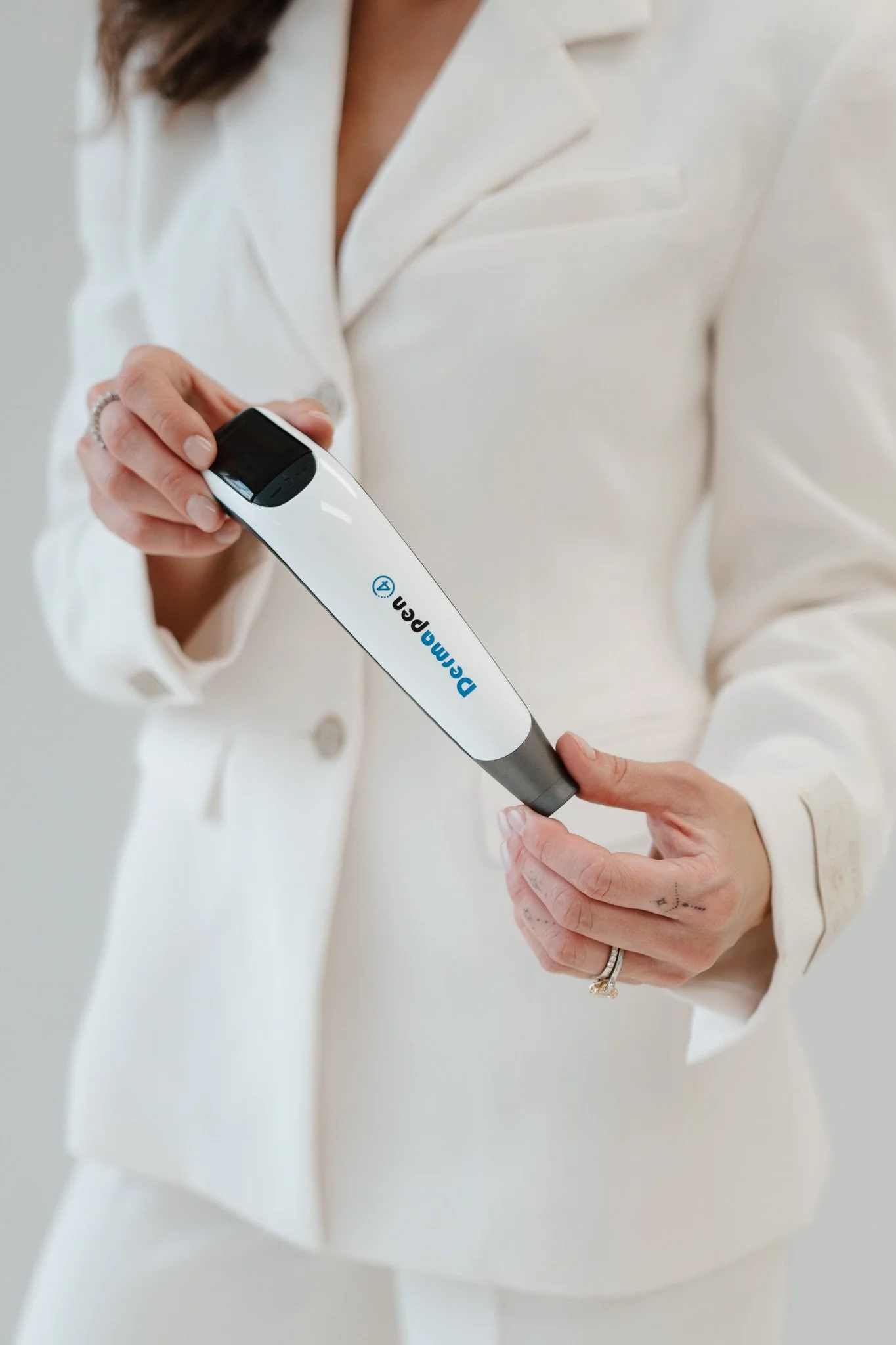 Person in a white coat holding a Desmam Tablet.