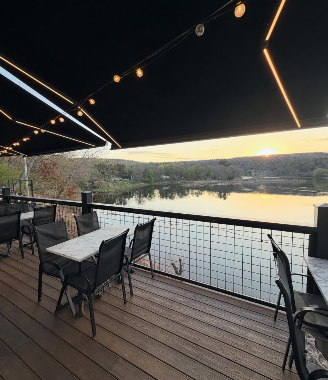 La Cigogne Restaurant overlooking the Delaware