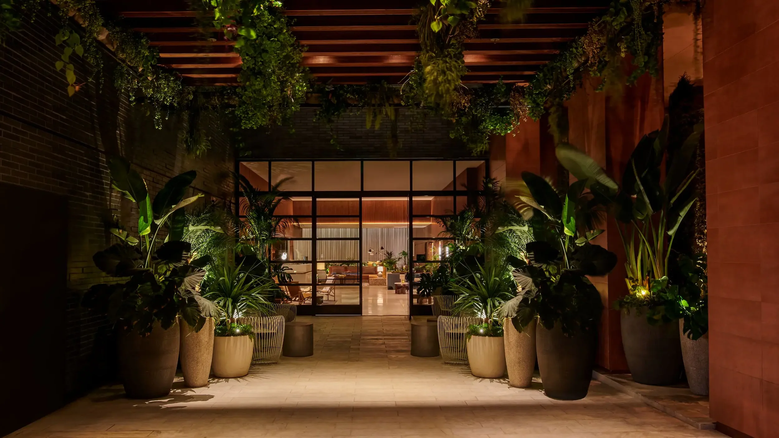 LAXTH-P0063-Hotel-Entrance.16x9.webp