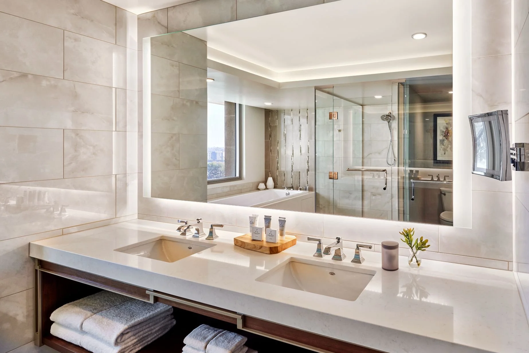 jw-snajw-01-2022-hosp-bathroom-143-31645_Classic-Hor.jpg
