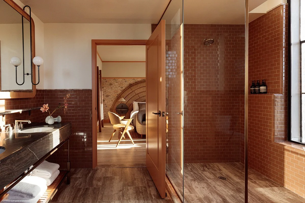 santa-monica-proper-hotel-los-angeles-landmark-guestroom-bathroom.jpg.1200x800_q85.jpg