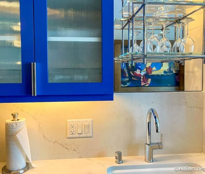 2023-ae-dlr-the-villas-at-disneyland-hotel-grand-opening-2-two-bedroom-villa-fantasia-kitchen-700x597.jpg