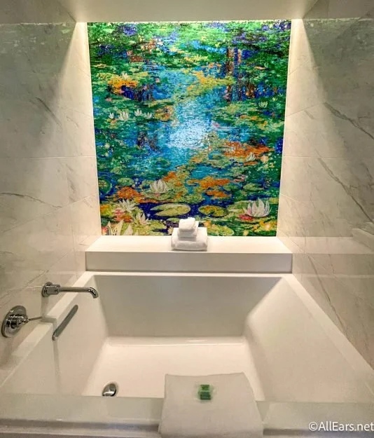 2023-ae-dlr-the-villas-at-disneyland-hotel-1-one-bedroom-princess-and-the-frog-bath-tub-534x625.jpg