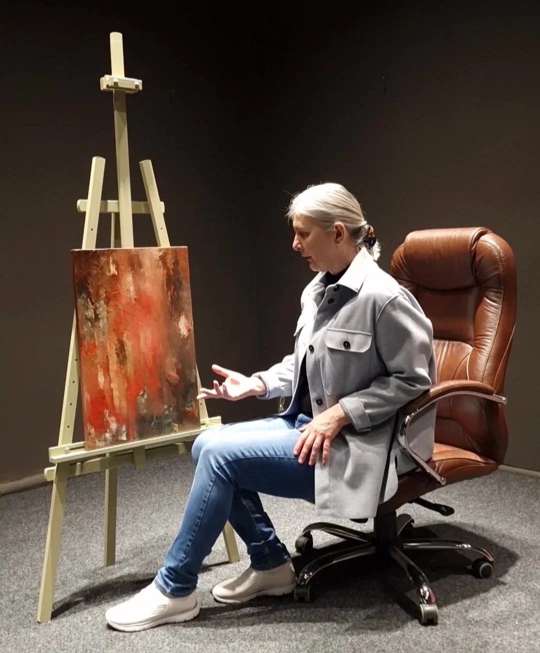 Veronika Kyrychenko discussing a painting in her studio, illustrating the changing relationship between artists, artworks and collectors in today’s art market.