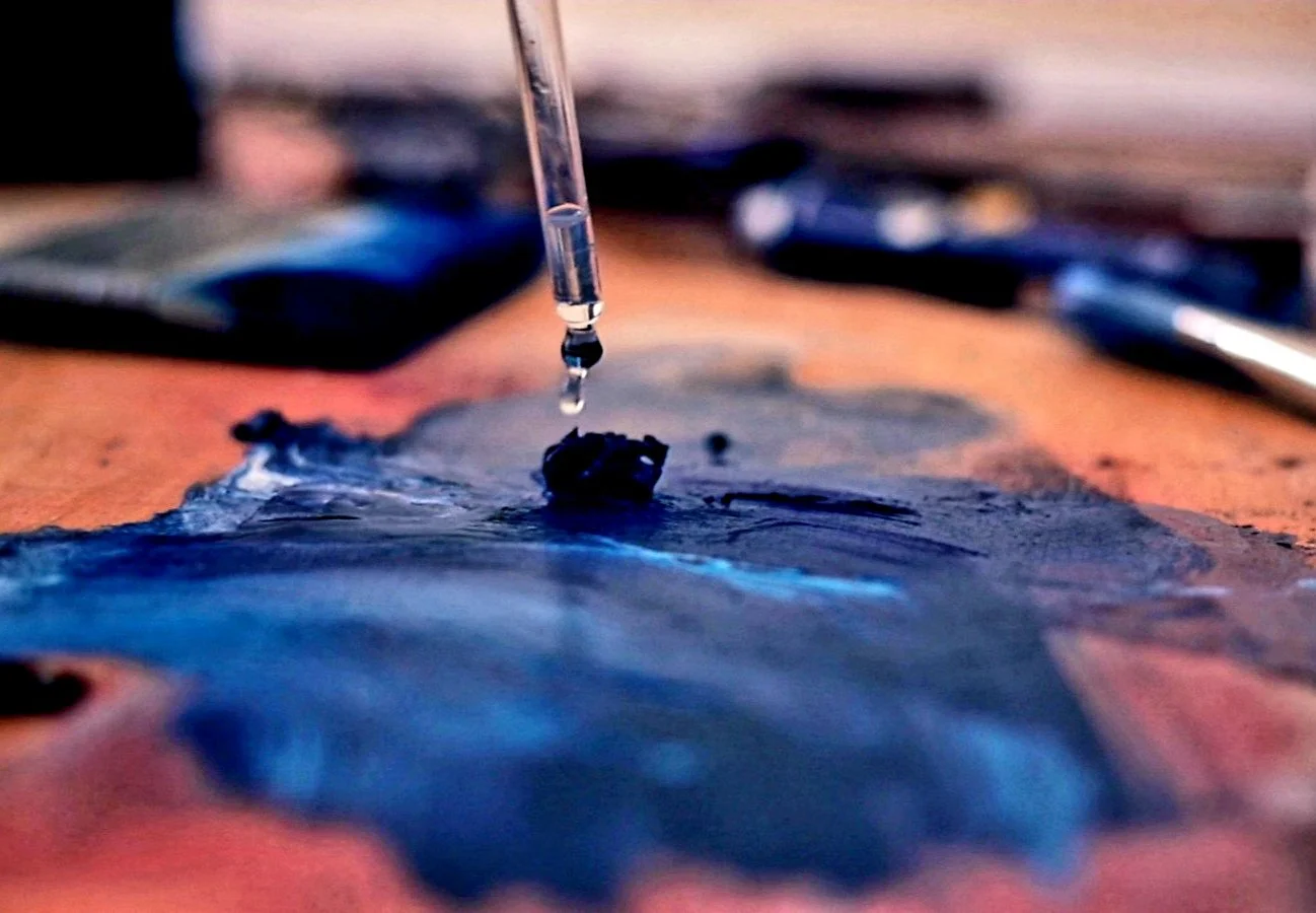 Oil being added to paint in an artist’s studio, illustrating the tacit material knowledge embedded in everyday painting practice and explored by the Material Memory Project.