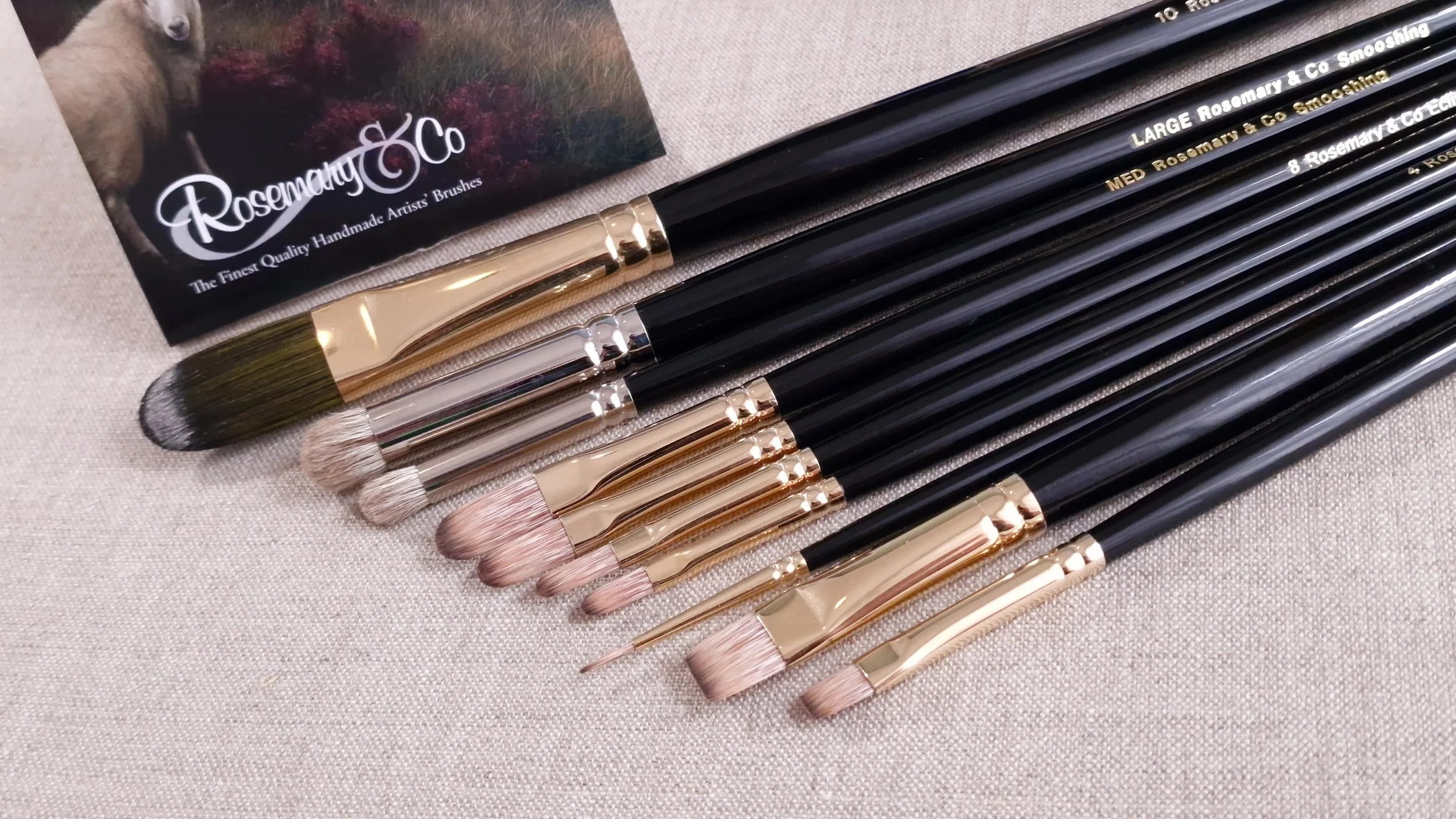 Rosemary & Co professional artists’ brushes showing different brush shapes, sizes and fibre types.