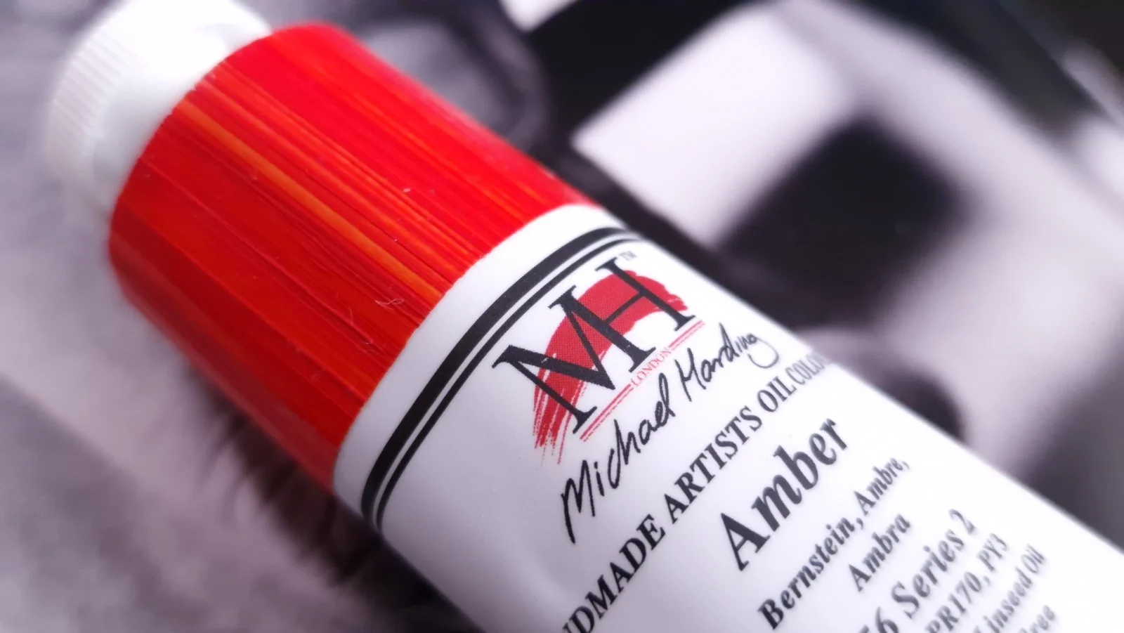 Michael Harding Amber professional oil colour, 2026, formulated with PY74, PR170 and PY3 pigments.