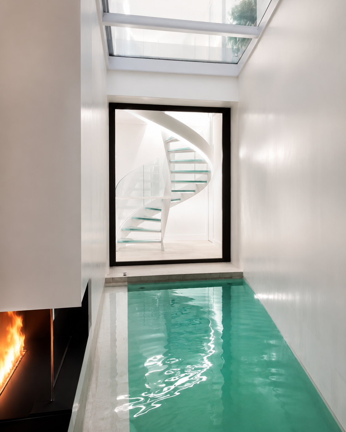 Transformación de espacio existente en zona wellness residencial con piscina interior y luz natural.