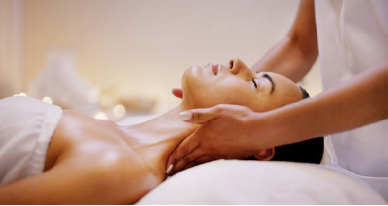Massage drainant jeunesse du visage