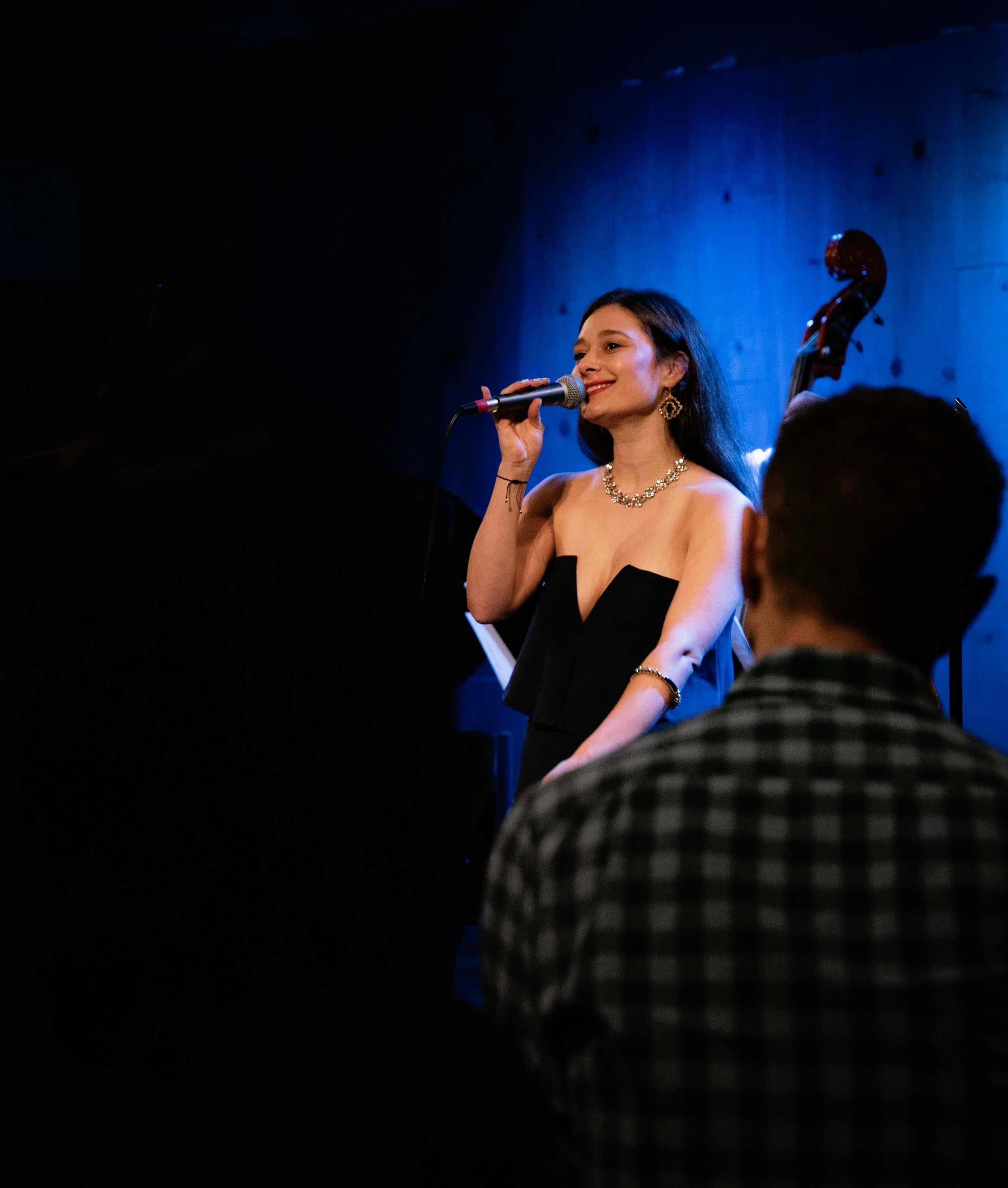 arianna+website+singing+pic.png
