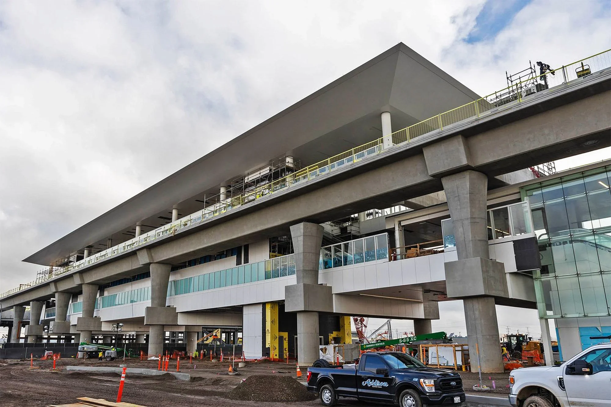LAX+APM_Construction+Photo+02_Edited.jpg.webp
