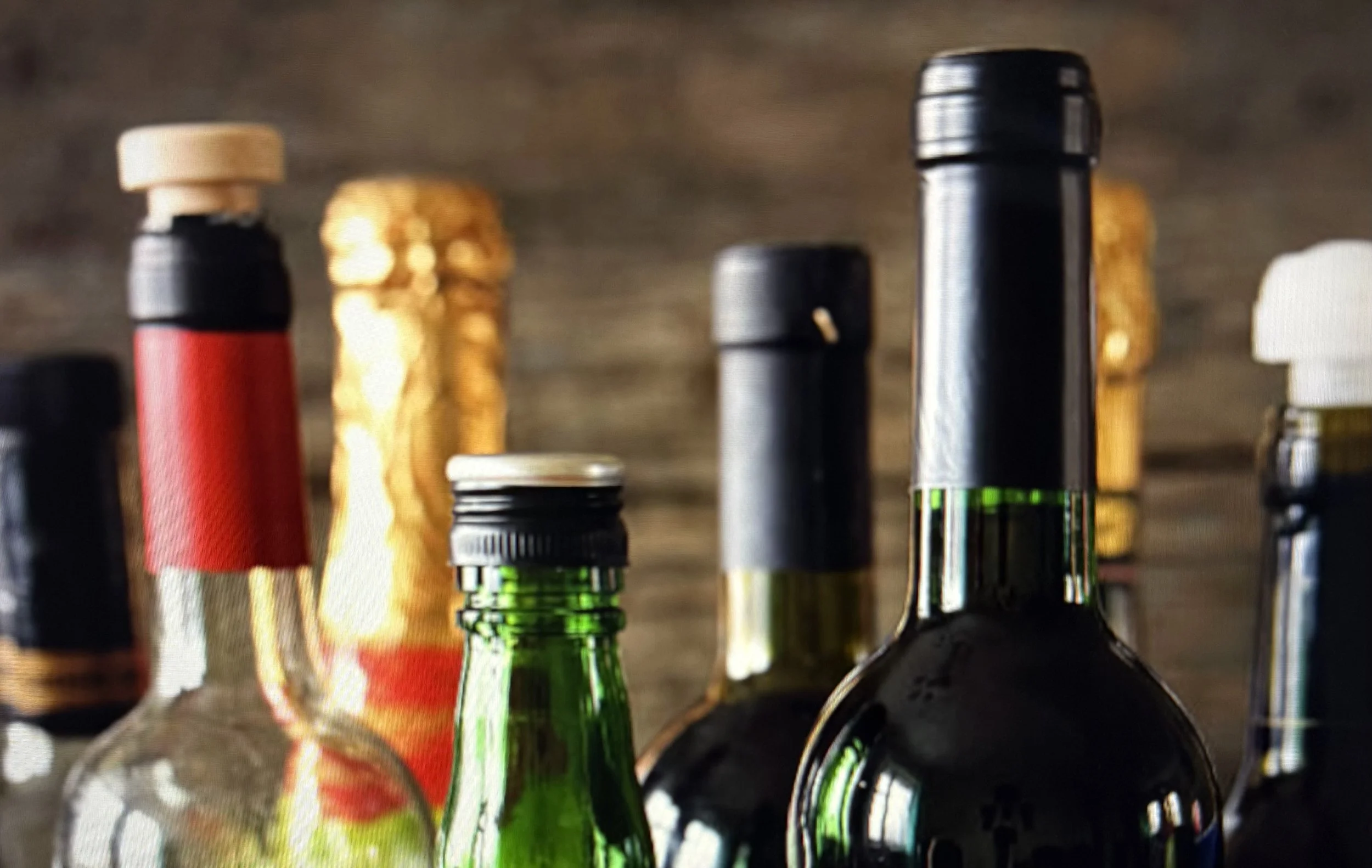 How Much Alcohol Do You Really Need for Your Texas Hill Country Wedding?(Plus Our Simple Calculator)