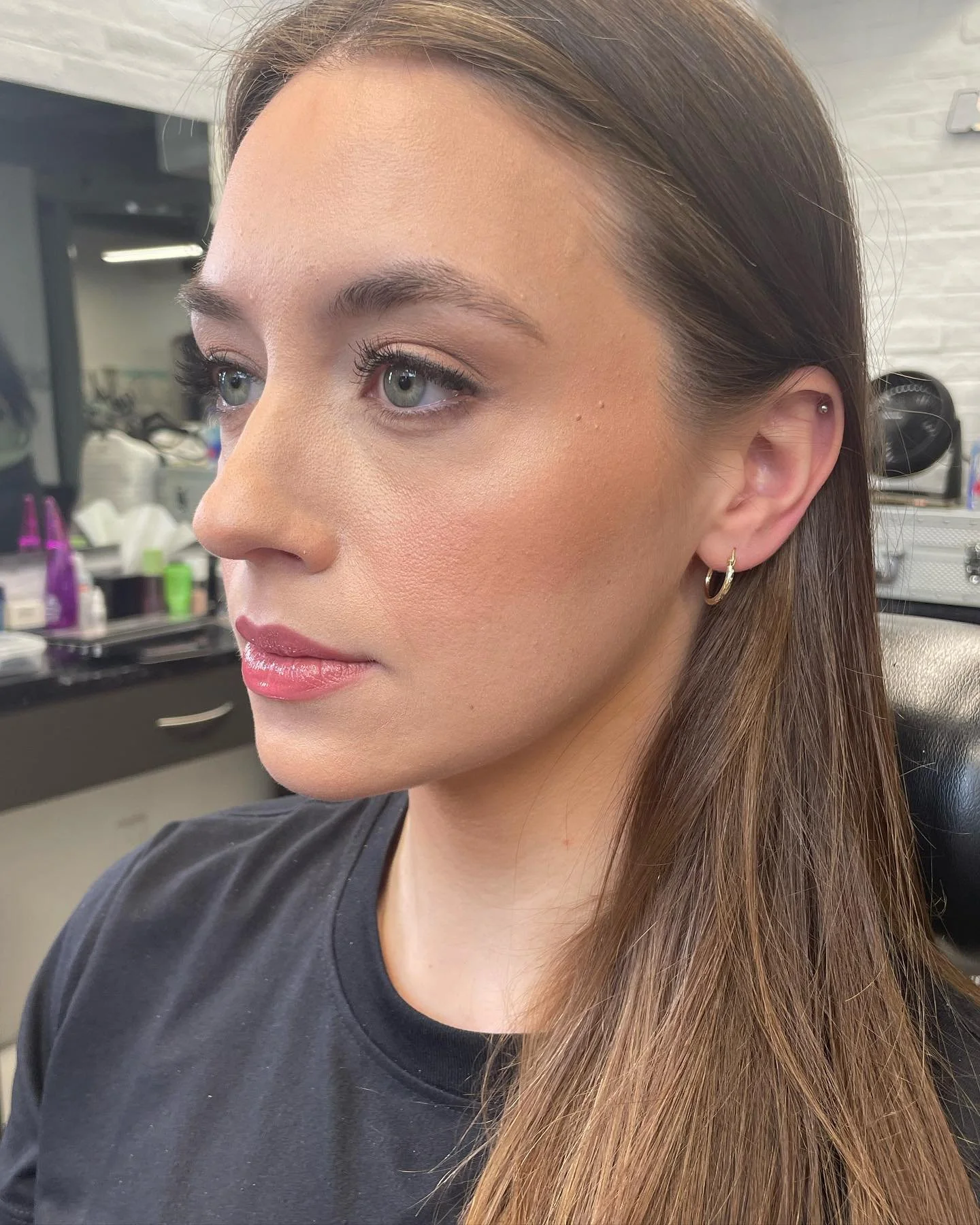 A soft look and ✨glowing complexion✨ for one of last summers @rebelandbeauty brides. Spots are filling up for this summers bridal season but there are still a few spaces left! Send me an email 📧 with any questions you have 💐
.
.
.
.
.
.
#torontobri