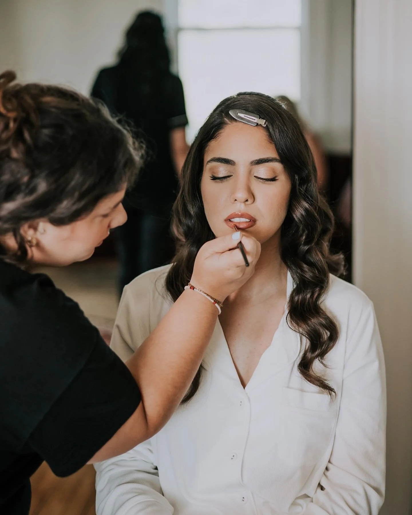 Every detail matters when it comes to your bridal look. ✨ Find a wedding makeup artist who perfects each nuance, ensuring you glow with flawless elegance on your big day. Because you deserve nothing less than perfection. 💖

Photographer @olivestudio