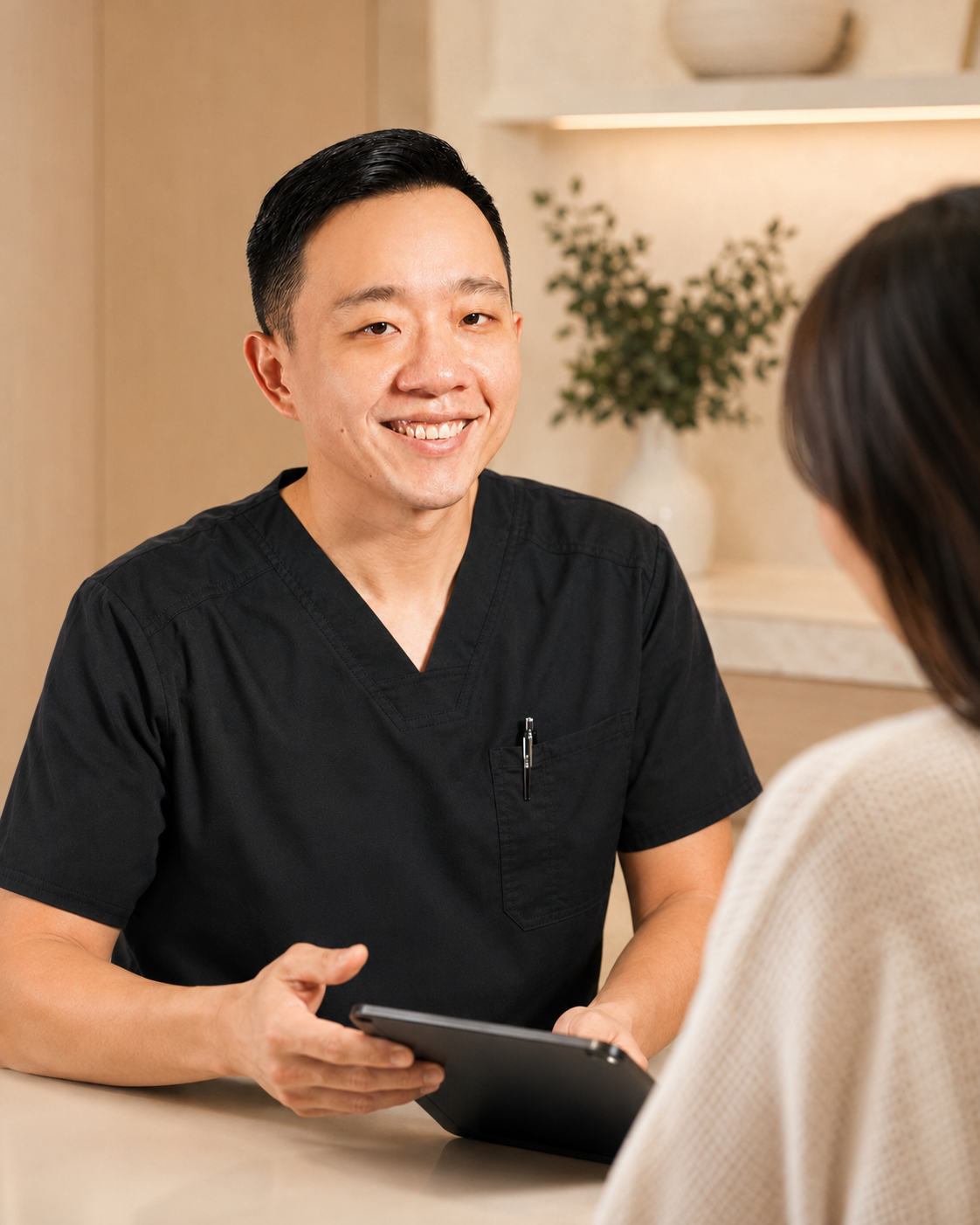 Dr. YiQiu Hu discussing personalized concierge medical care with a patient in Arizona