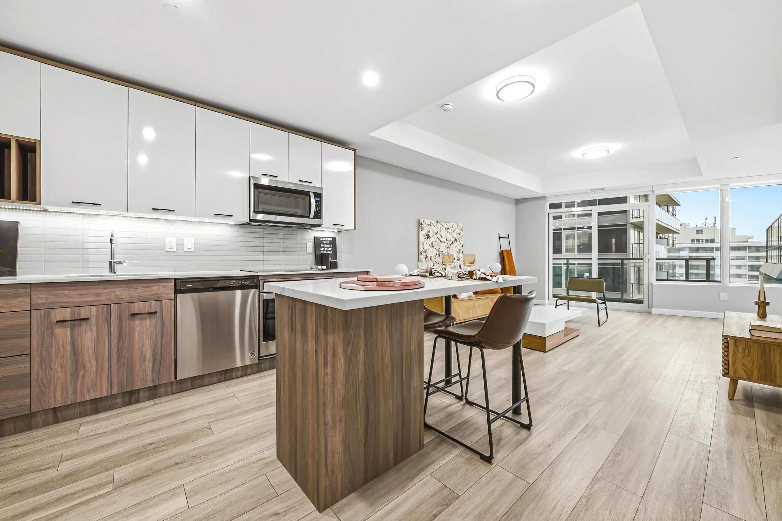 6 - Unit 1004 Marquee Residence.jpg