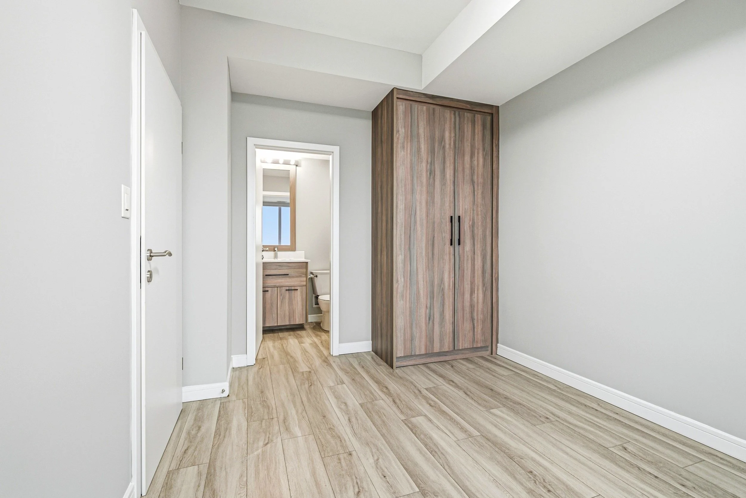 13 - Suite 2306 Marquee Residence.jpg