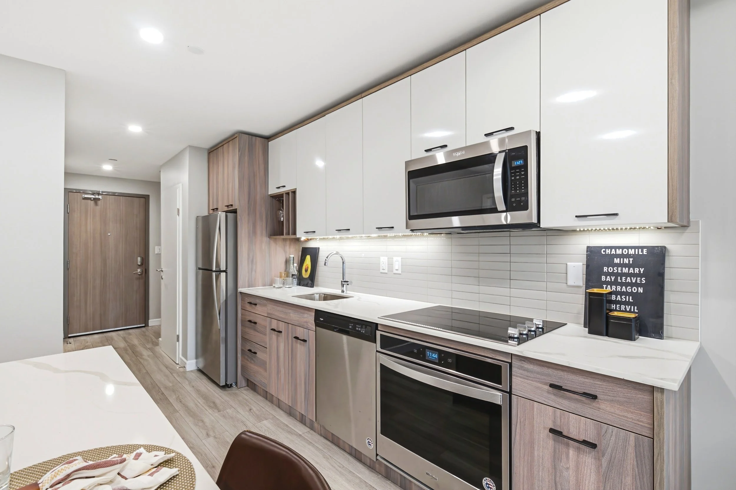 9 - Unit 1004 Marquee Residence.jpg