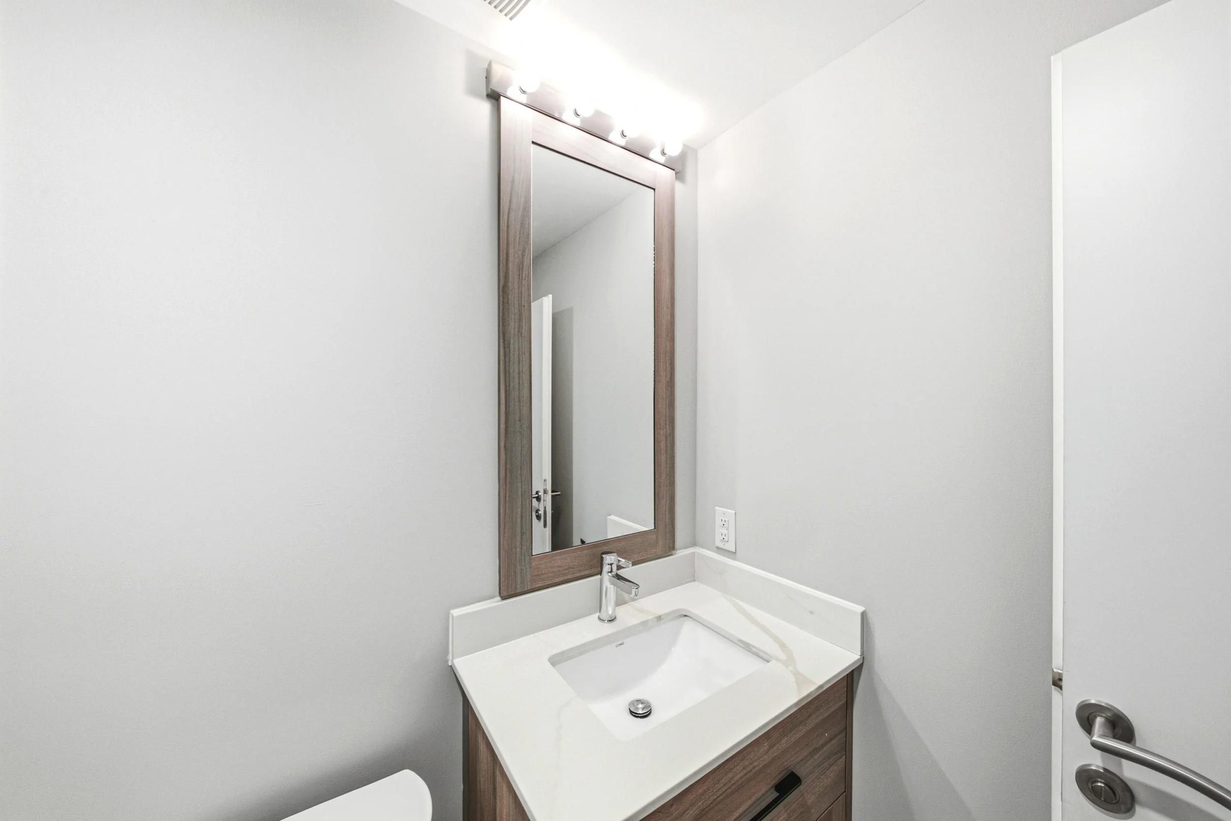 19 - Suite 2306 Marquee Residence.jpg