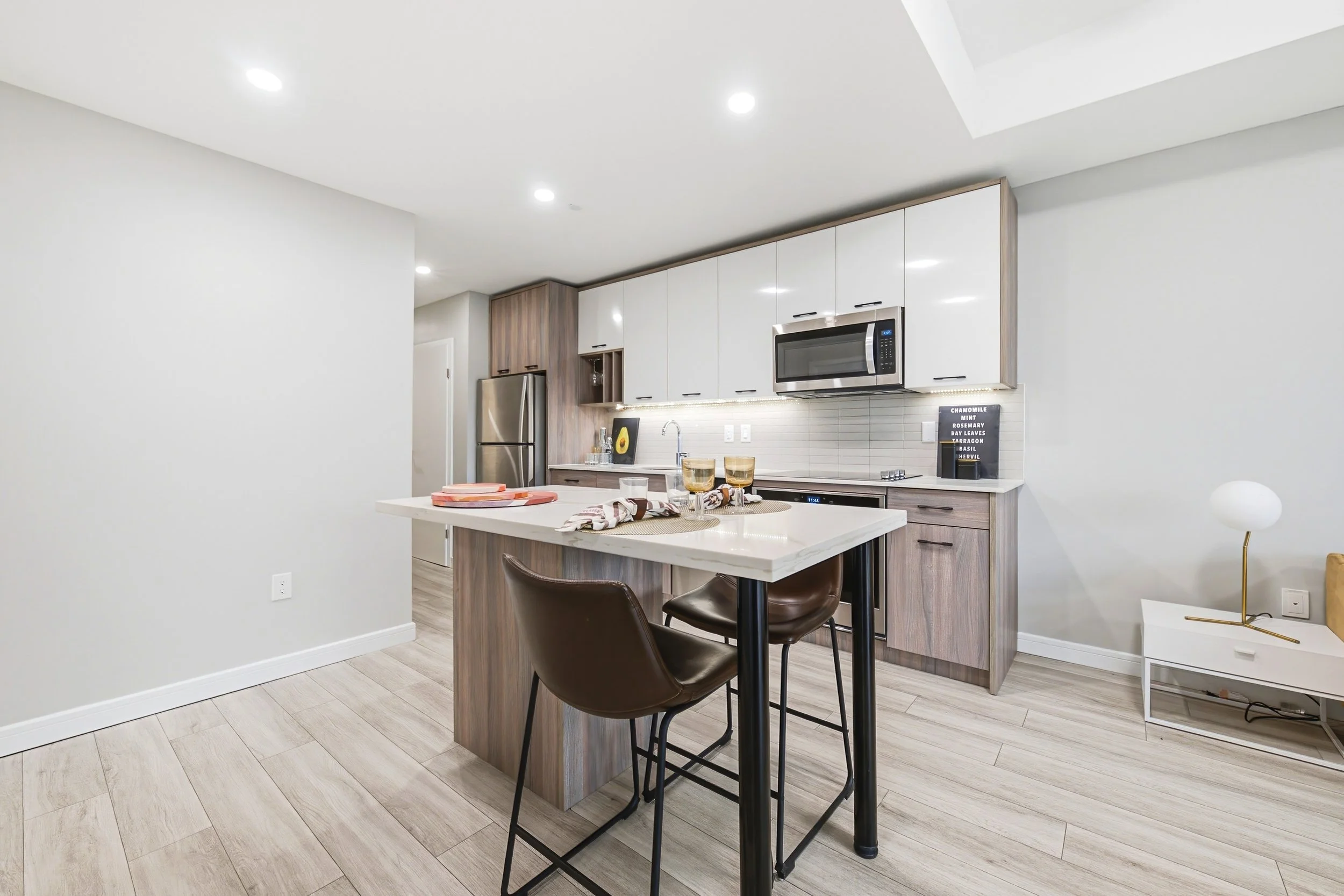 7 - Unit 1004 Marquee Residence.jpg